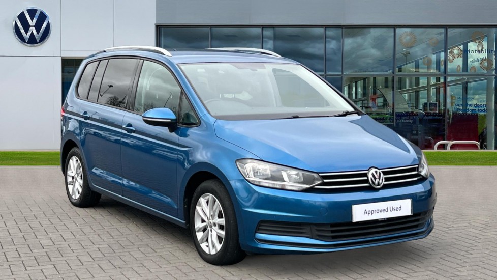 Main listing image - Volkswagen Touran