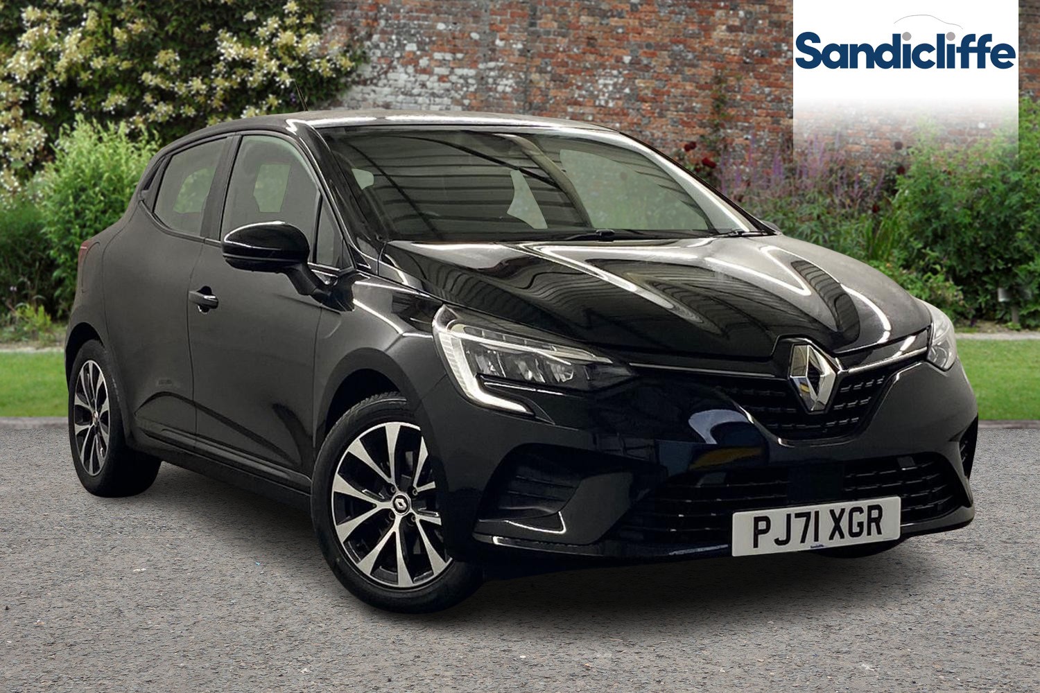 Main listing image - Renault Clio