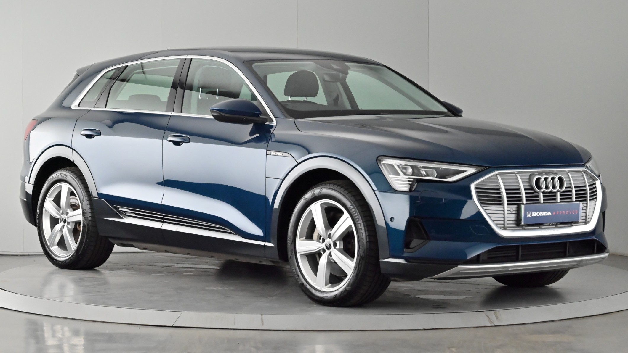 Main listing image - Audi e-tron