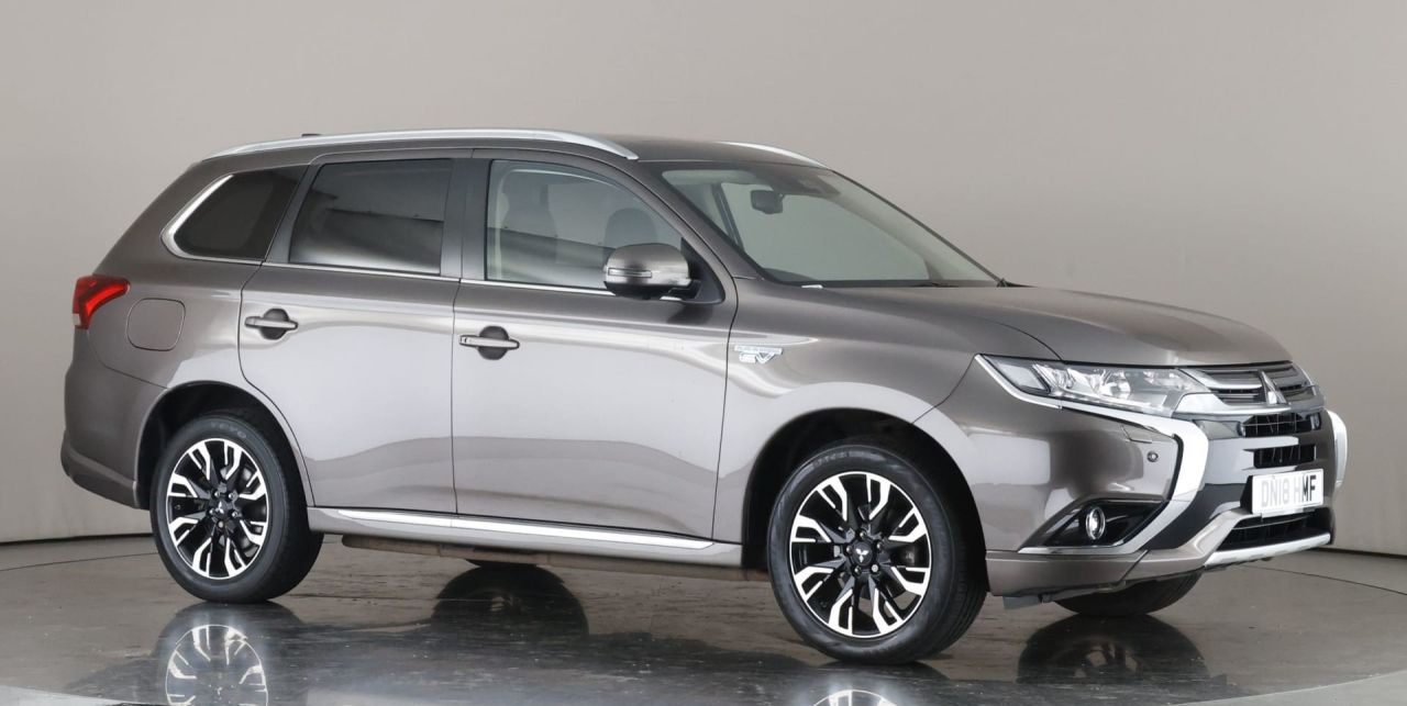 Main listing image - Mitsubishi Outlander