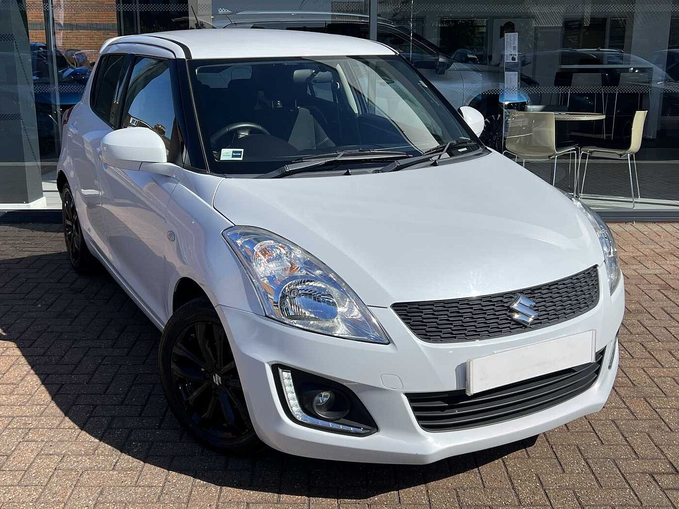 Main listing image - Suzuki Swift