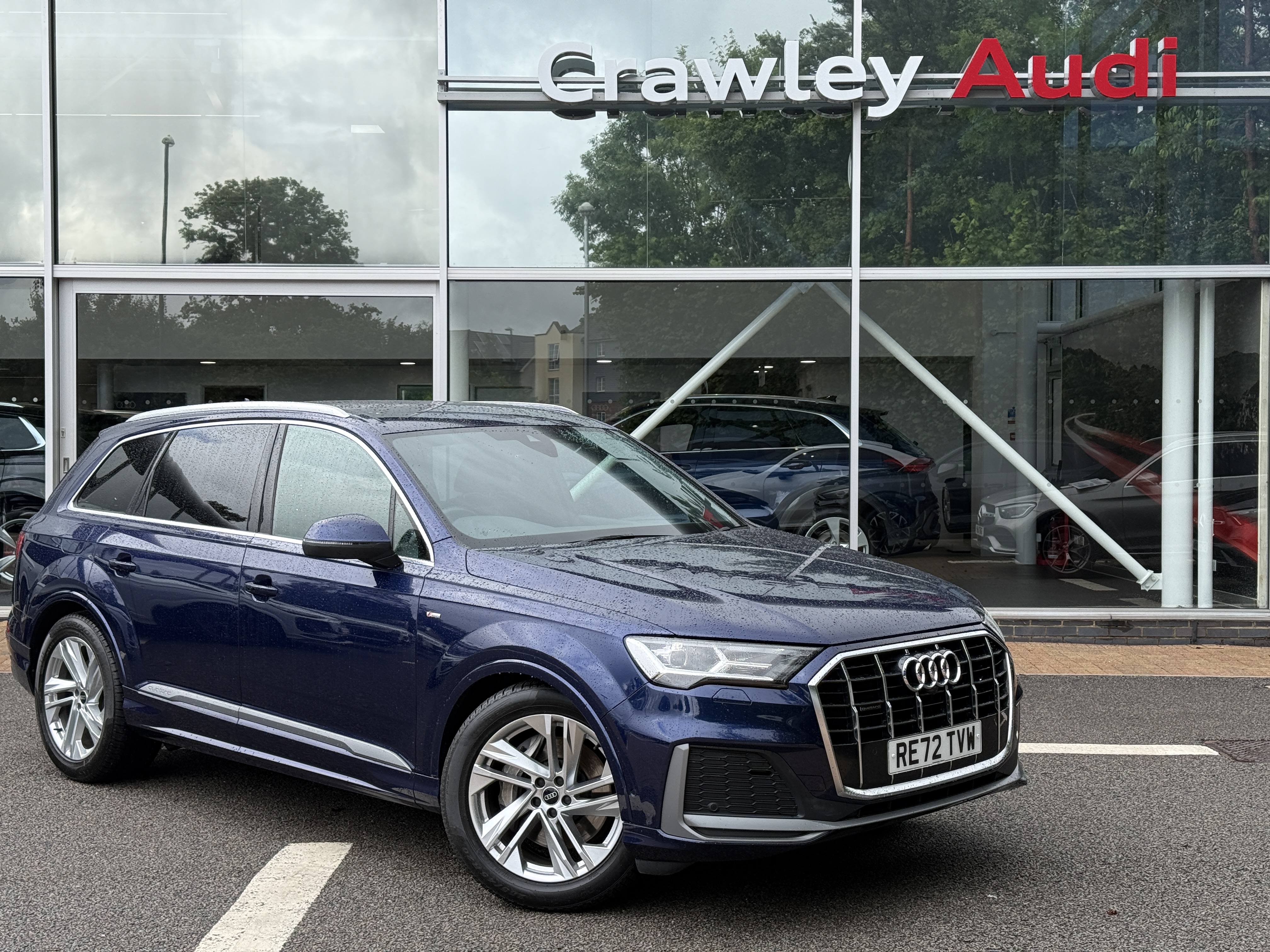 Main listing image - Audi Q7