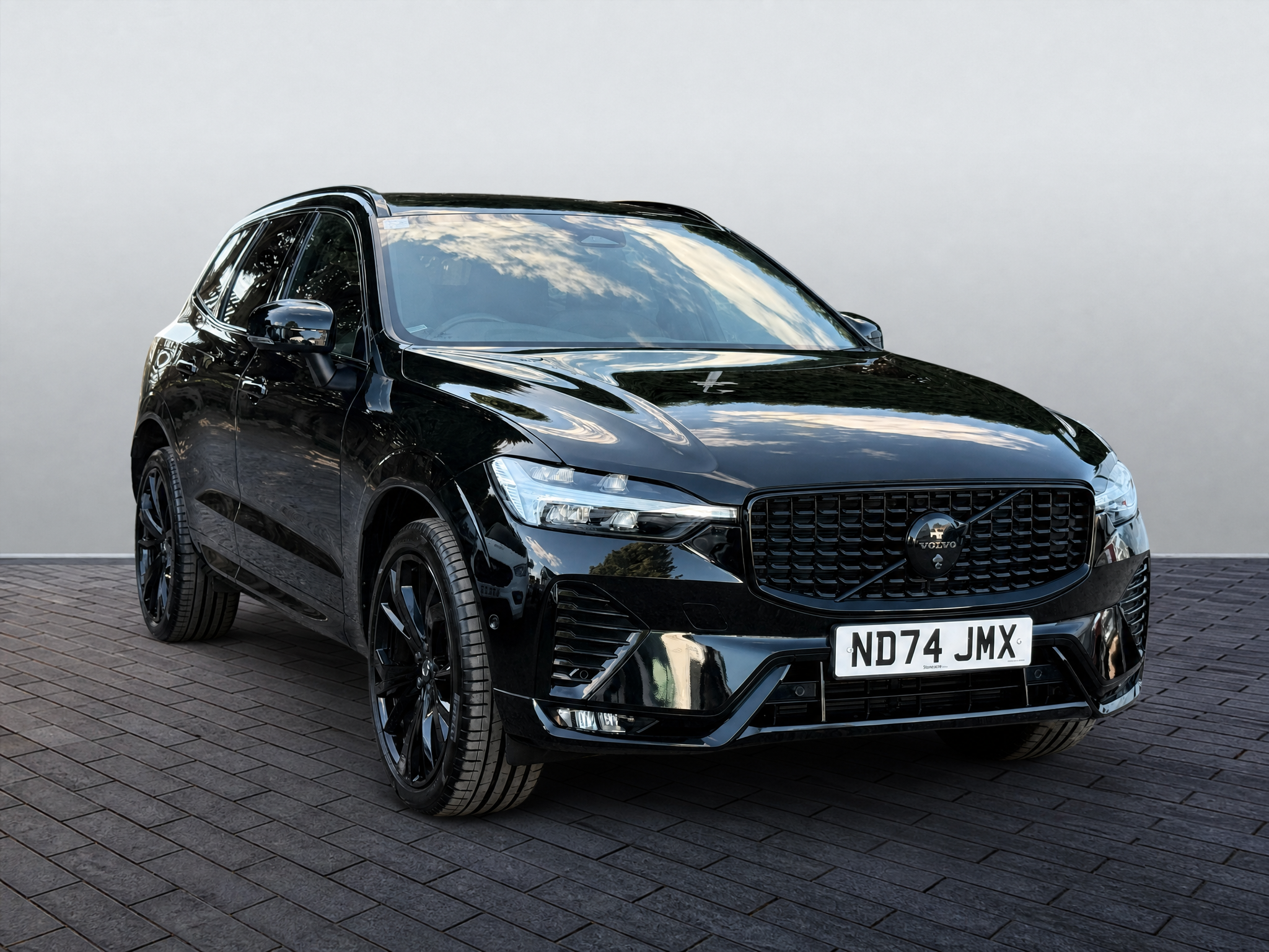 Main listing image - Volvo XC60