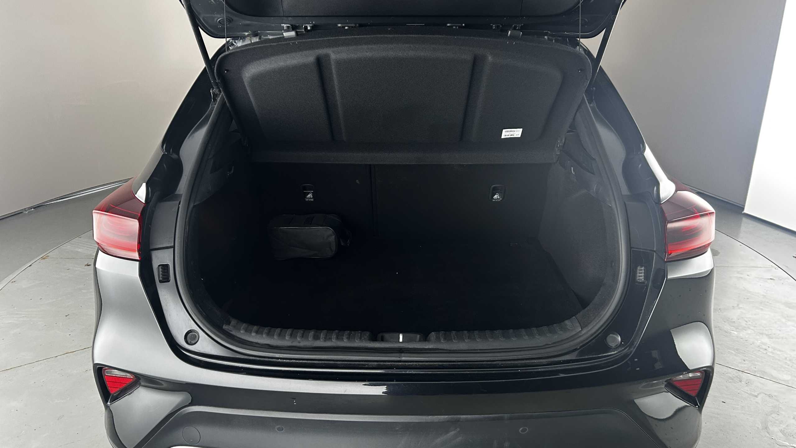 Main listing image - Kia XCeed