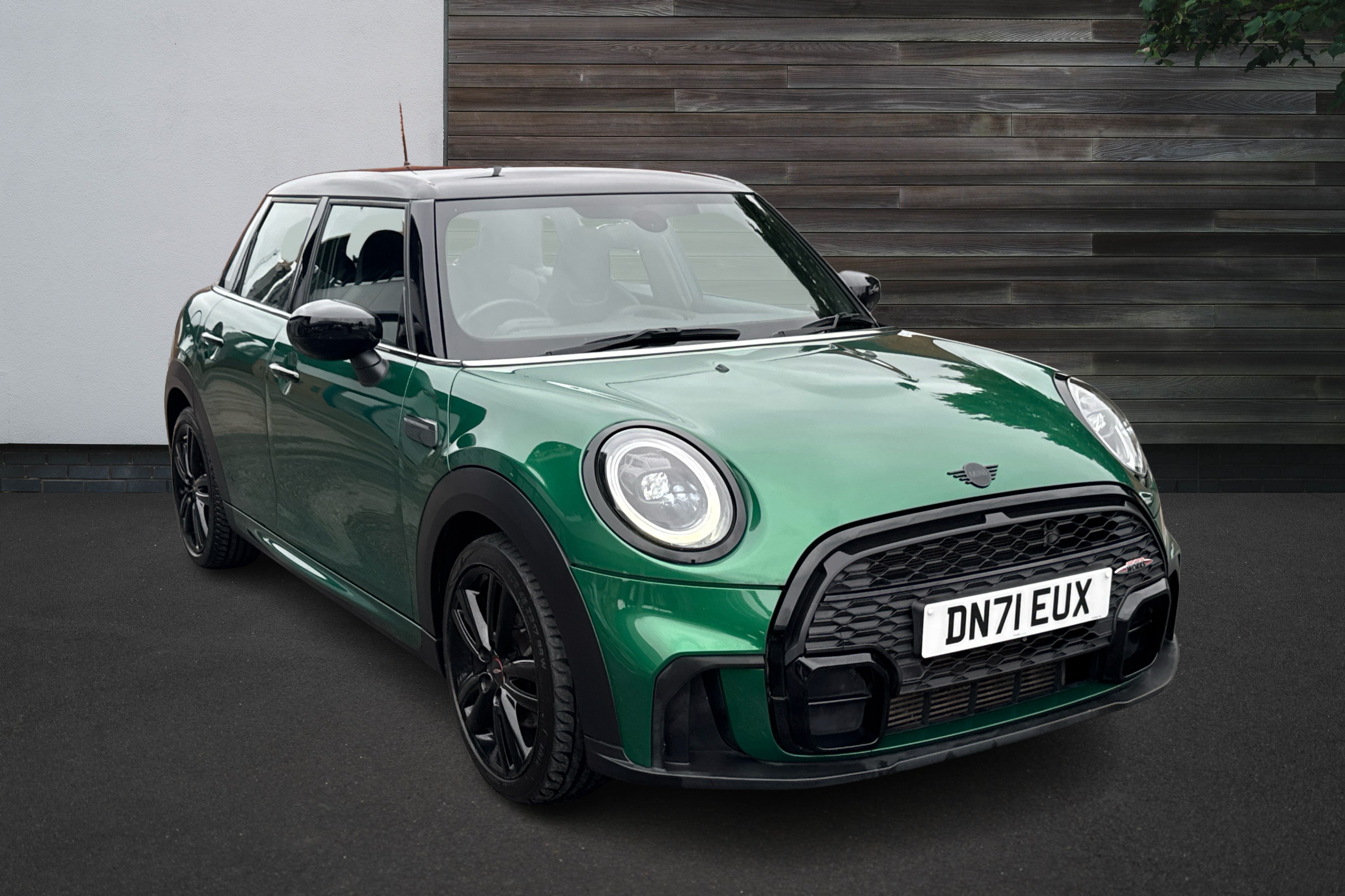 Main listing image - MINI Hatchback 5dr