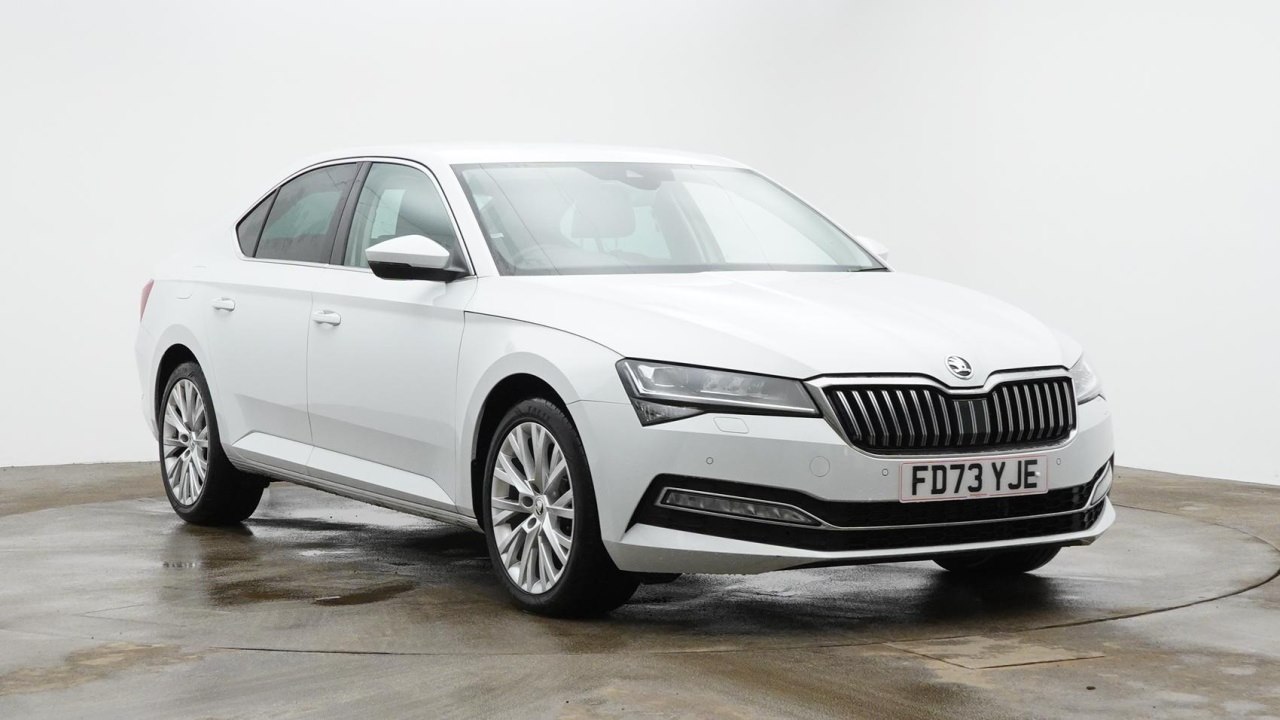 Main listing image - Skoda Superb