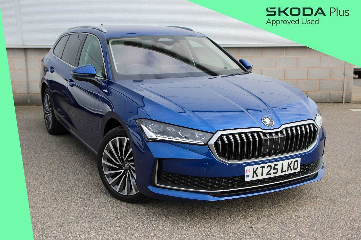 Main listing image - Skoda Superb Estate