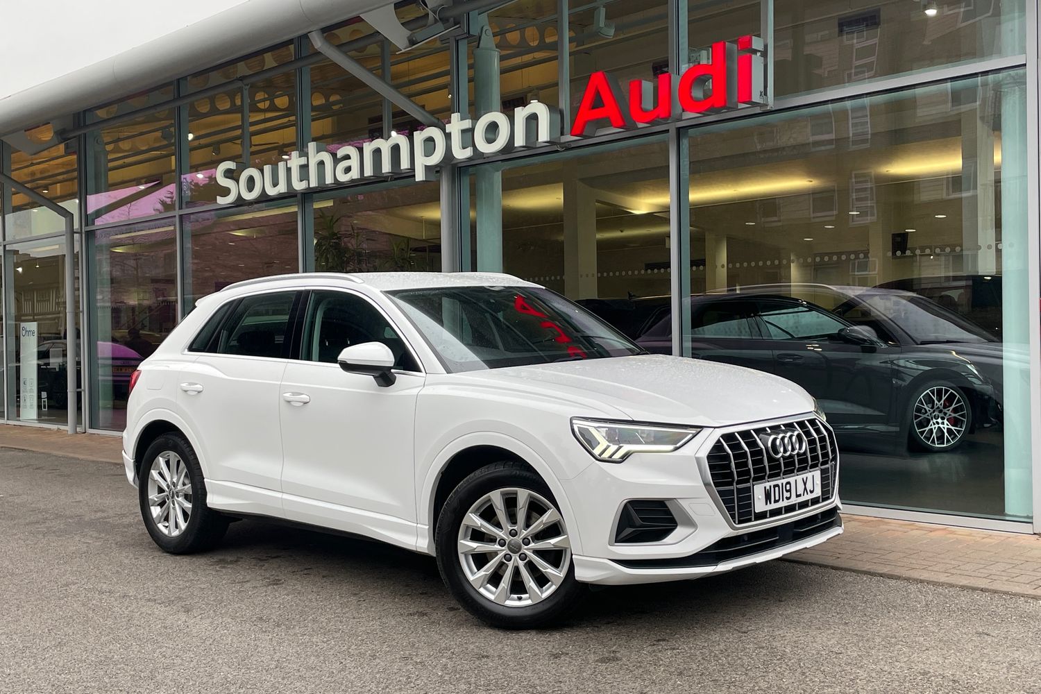 Main listing image - Audi Q3