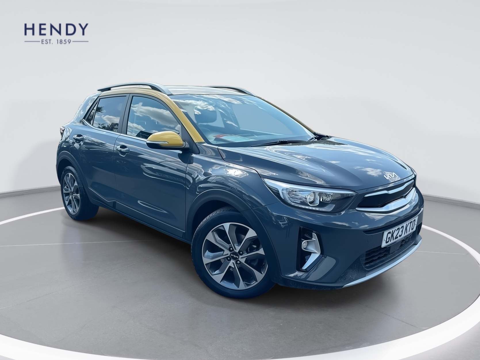 Main listing image - Kia Stonic