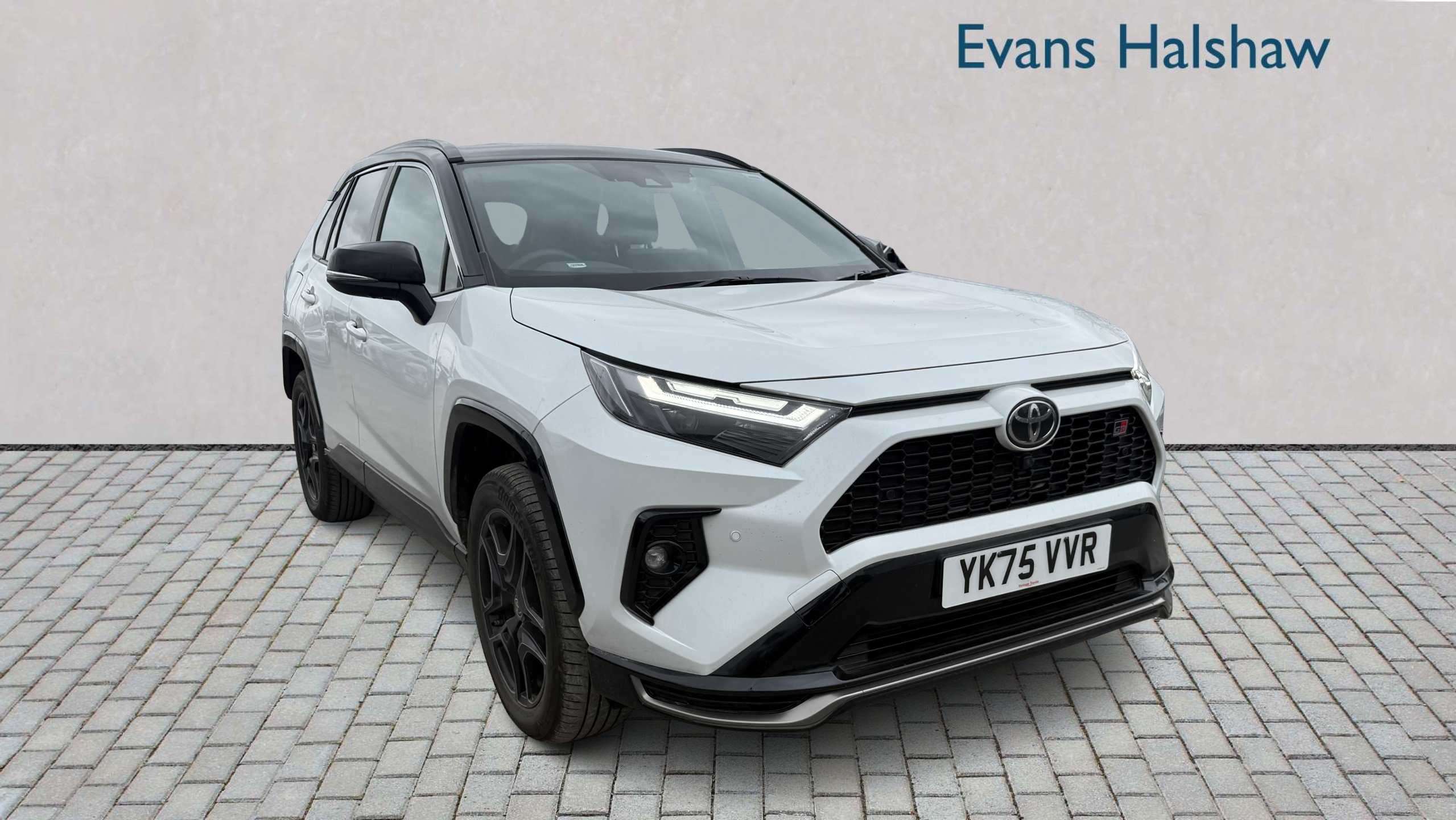 Main listing image - Toyota RAV4