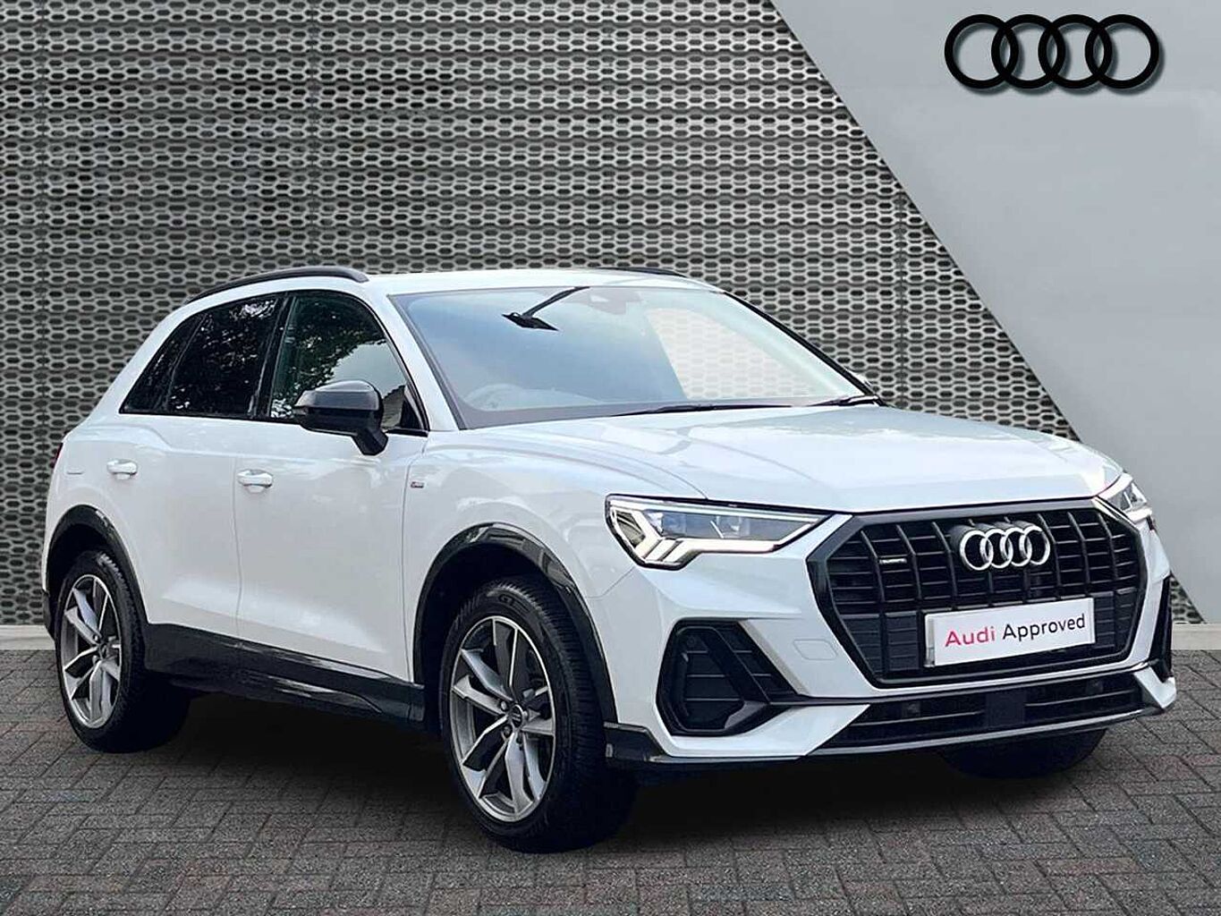 Main listing image - Audi Q3
