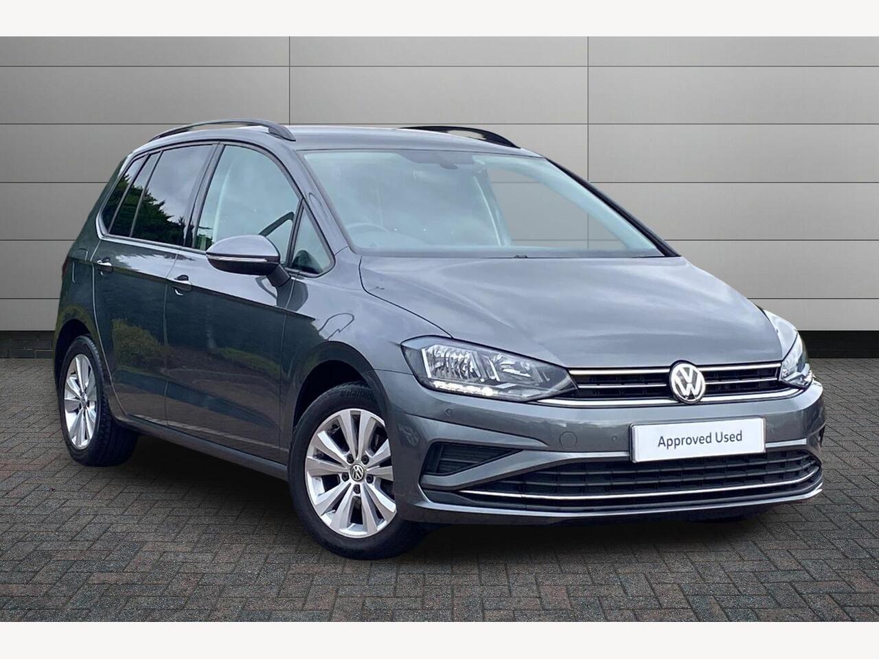 Main listing image - Volkswagen Golf SV