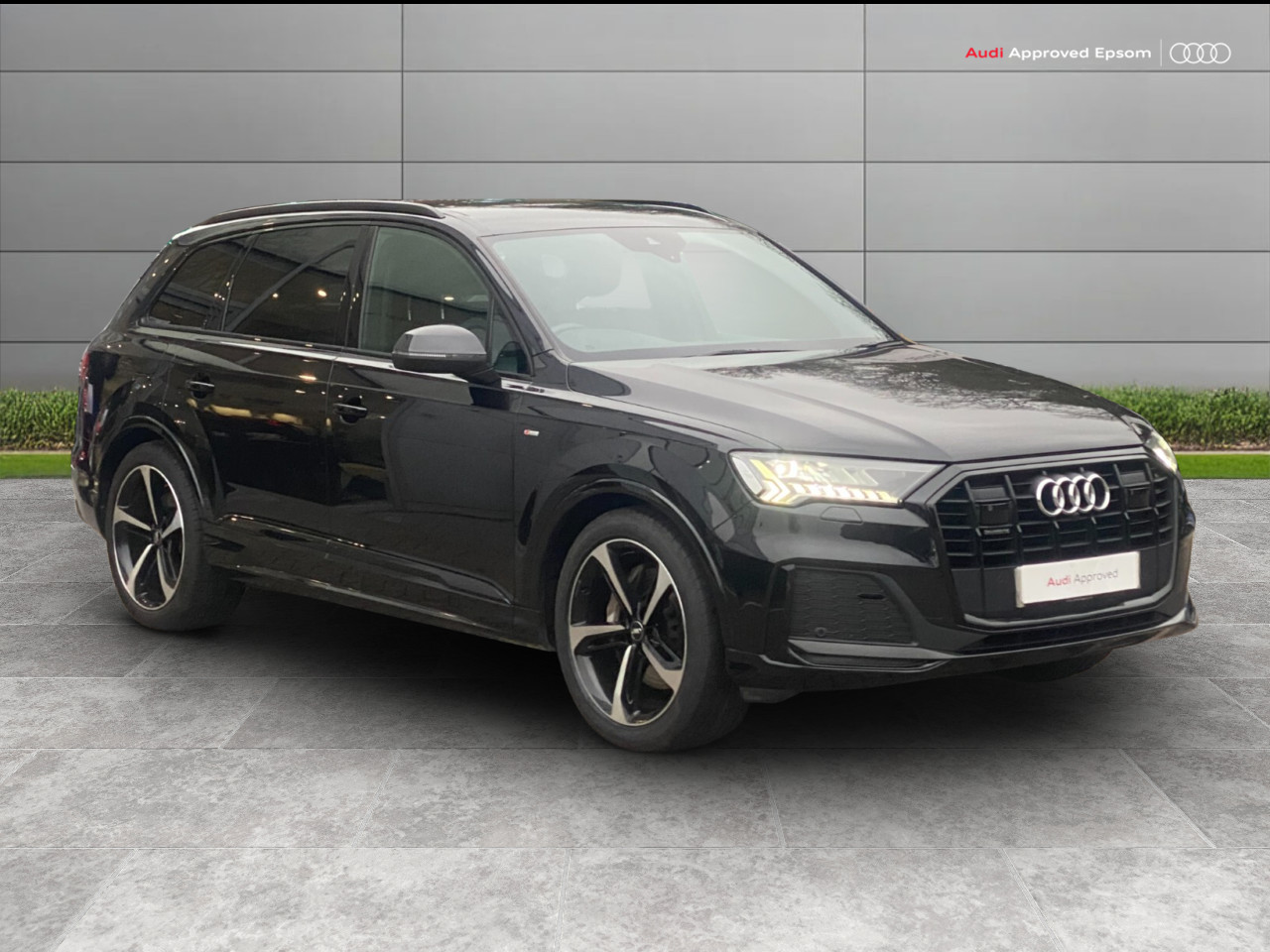 Main listing image - Audi Q7