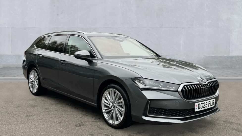 Main listing image - Skoda Superb Estate