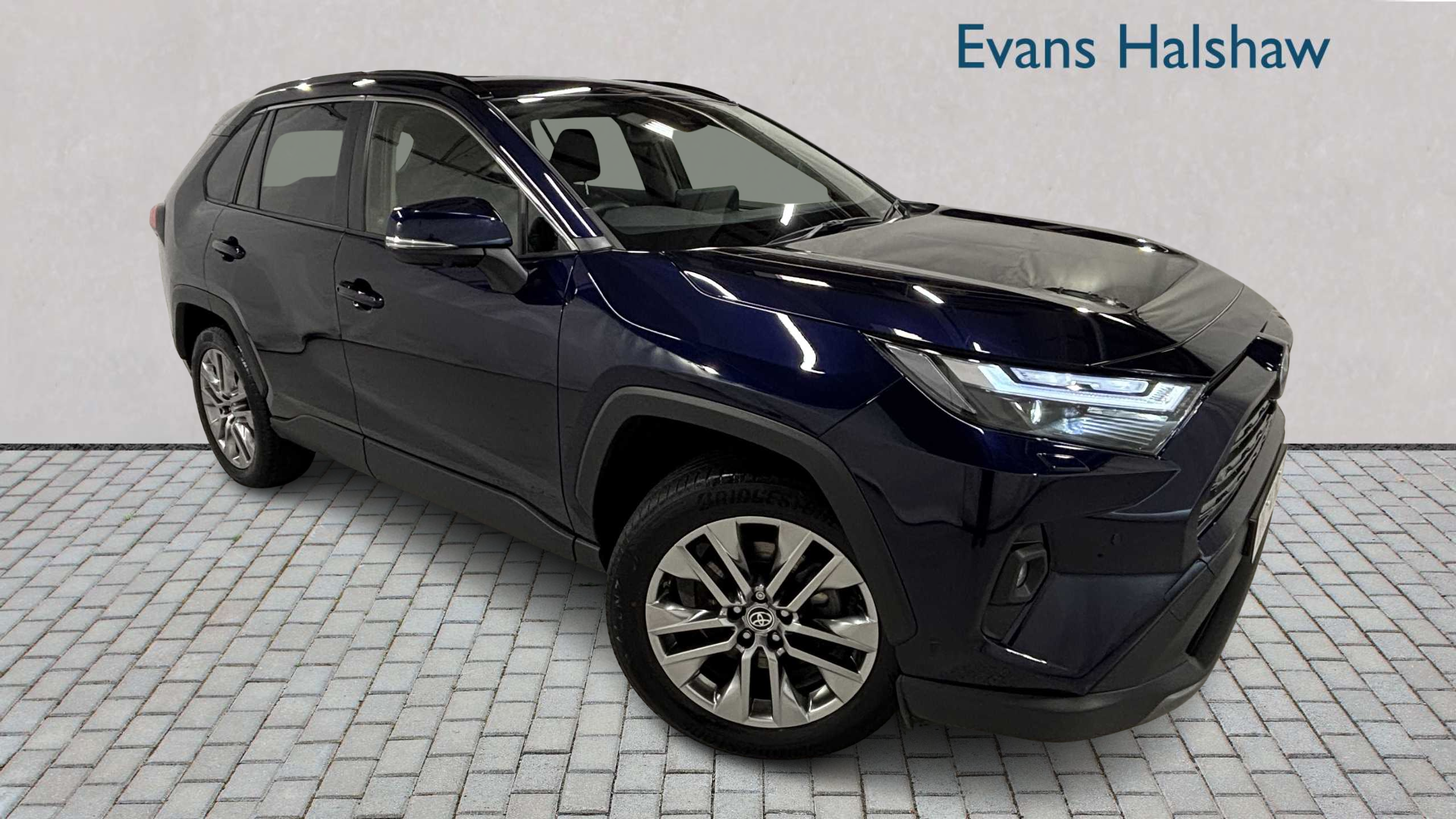 Main listing image - Toyota RAV4