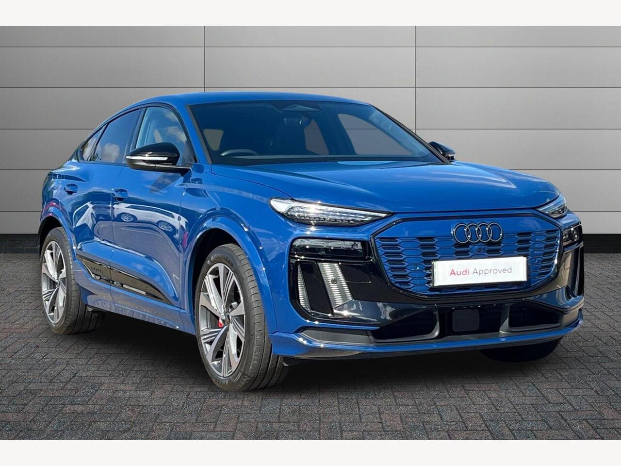 Main listing image - Audi Q6