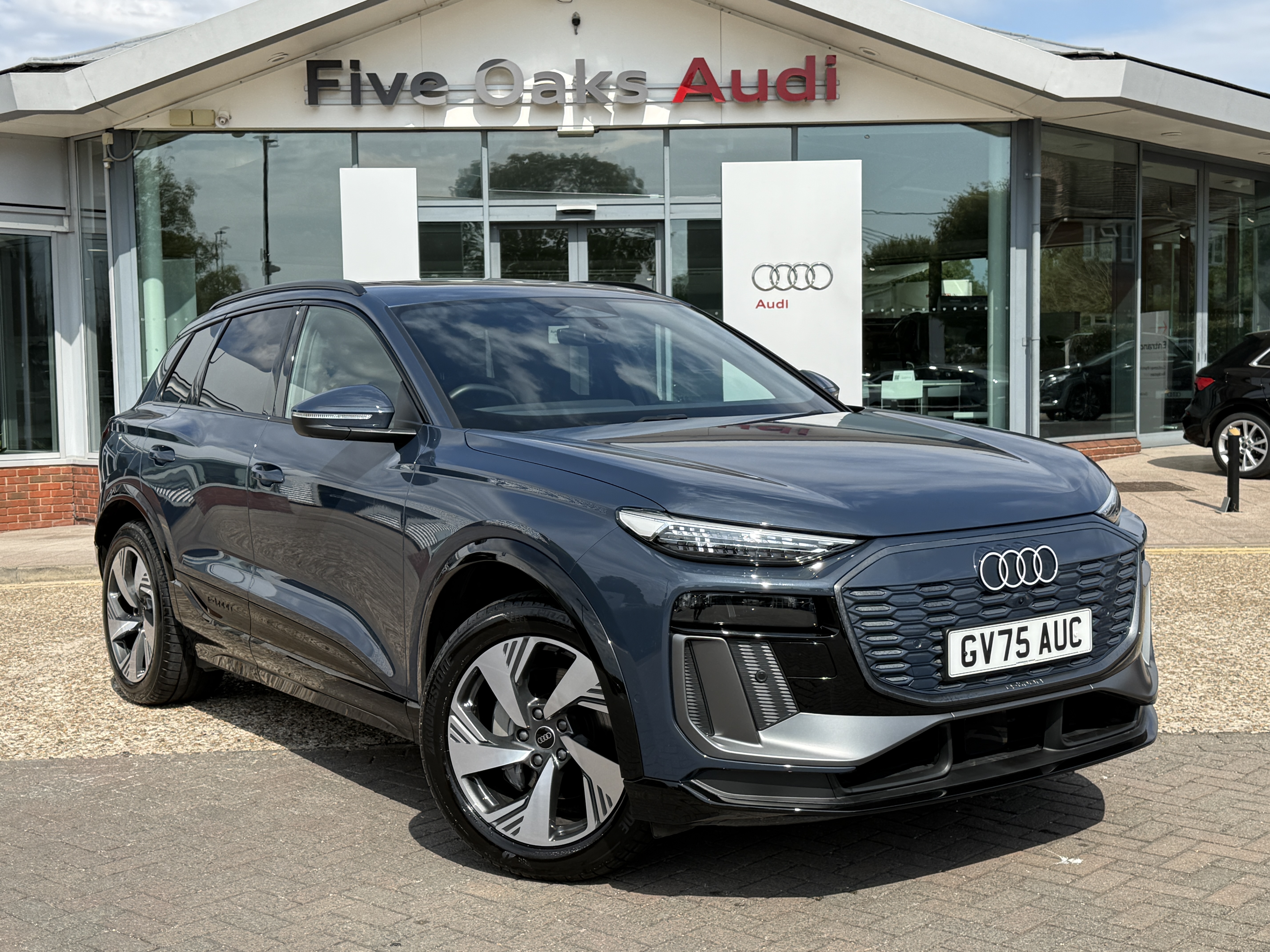 Main listing image - Audi Q6