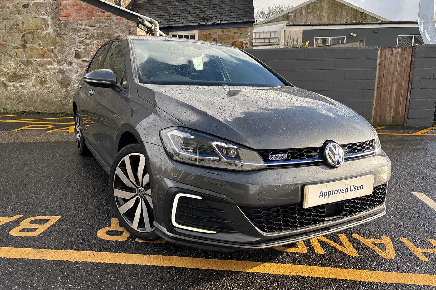 Main listing image - Volkswagen Golf GTE