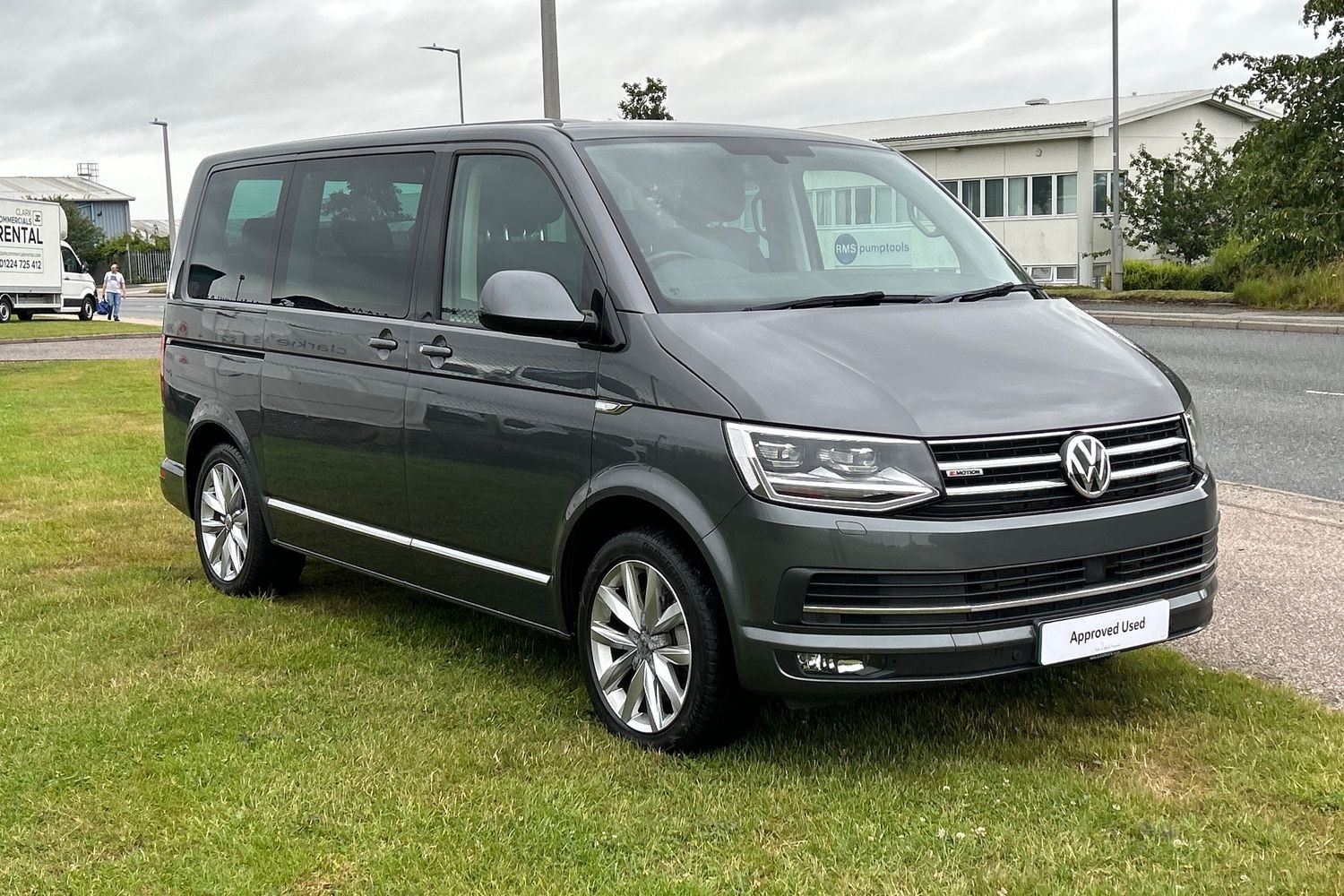 Main listing image - Volkswagen Caravelle