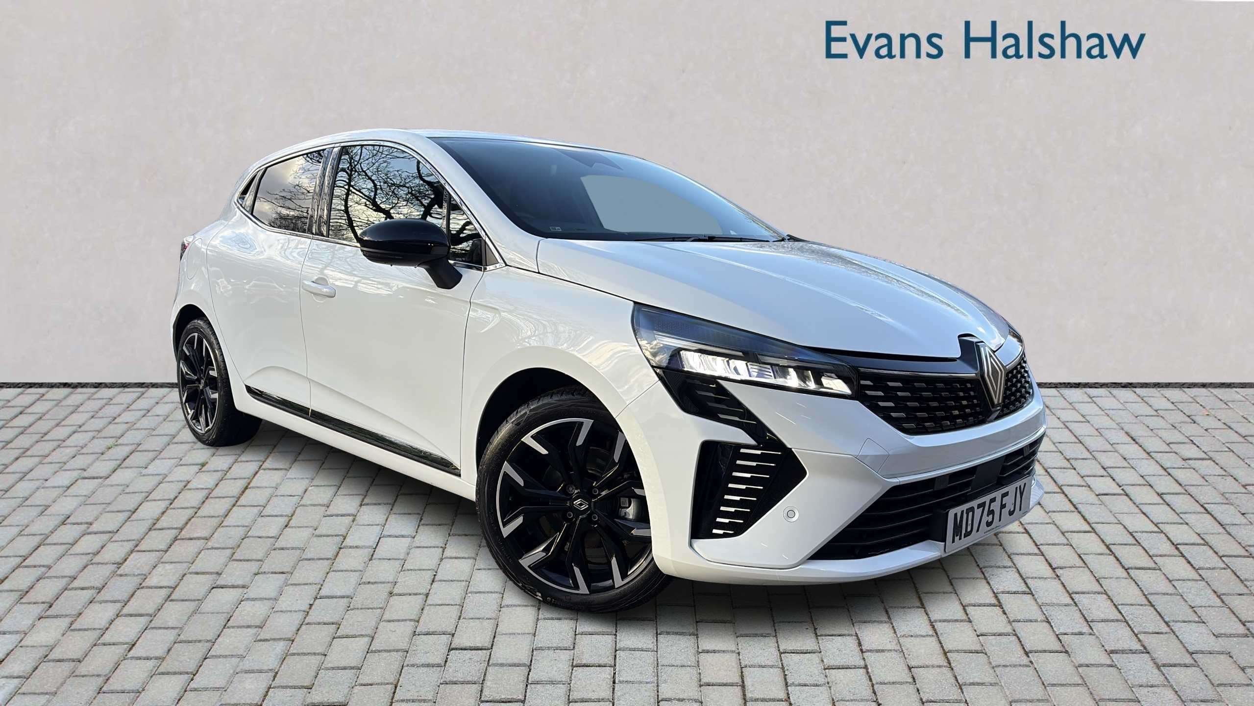 Main listing image - Renault Clio