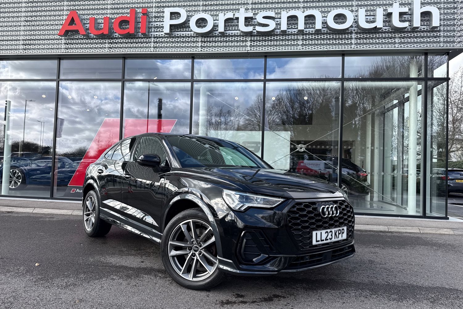 Main listing image - Audi Q3