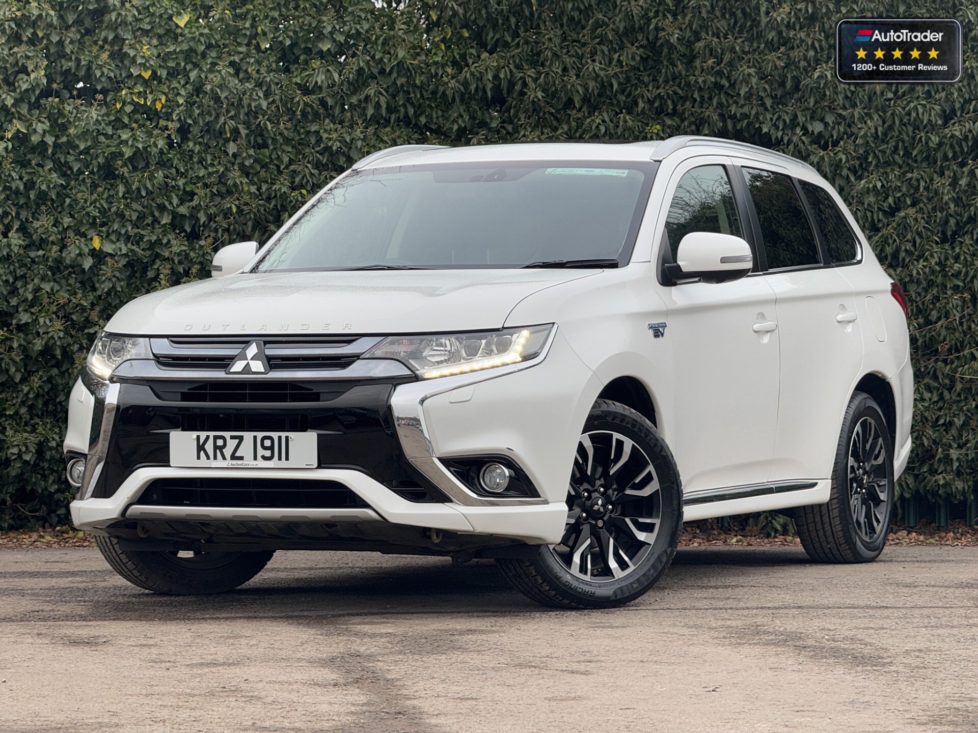 Main listing image - Mitsubishi Outlander