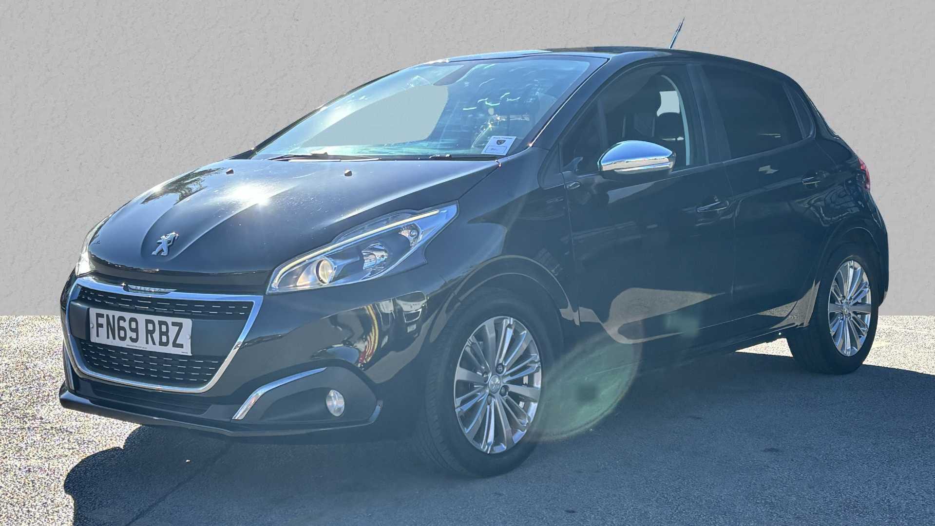 Main listing image - Peugeot 208