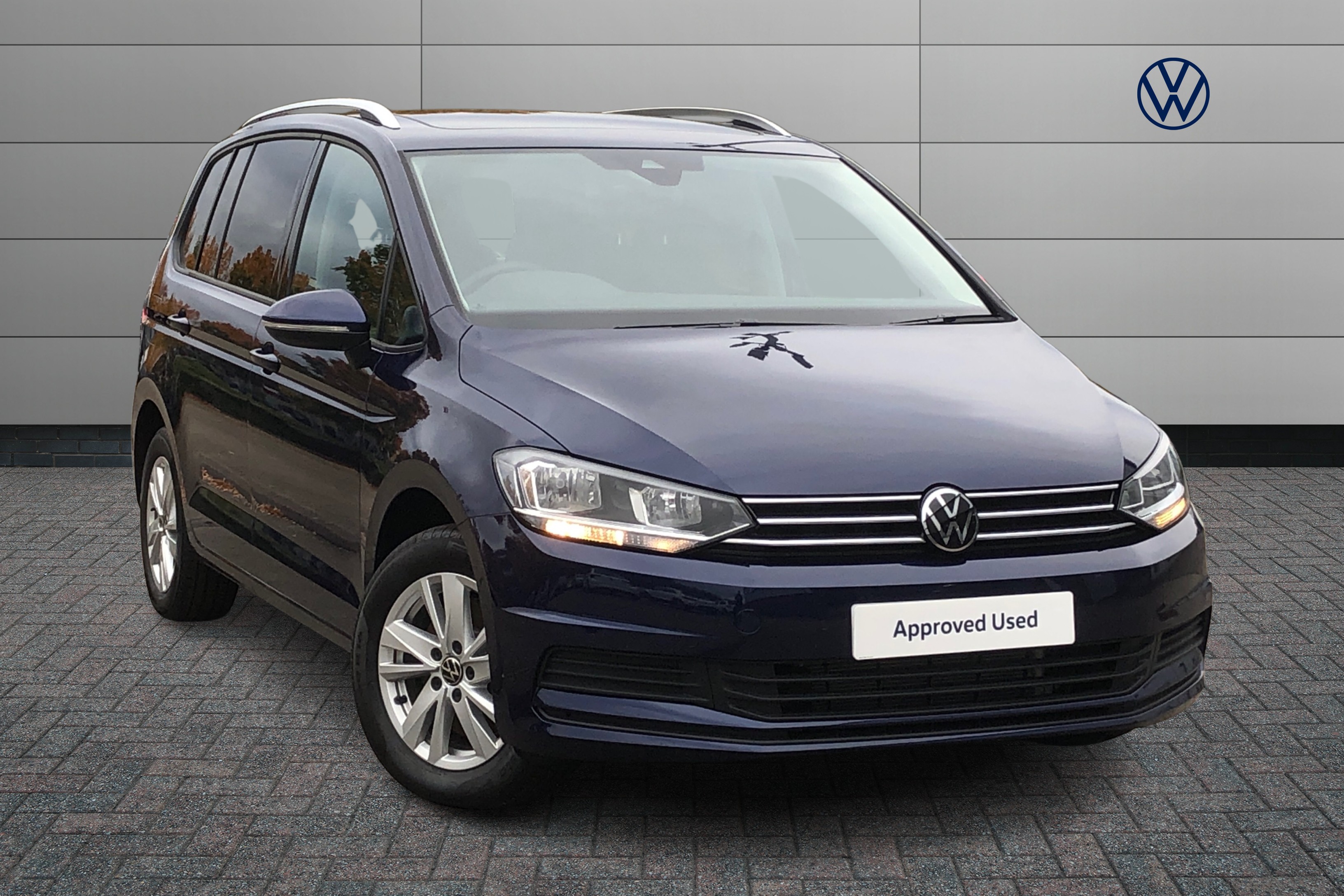 Main listing image - Volkswagen Touran