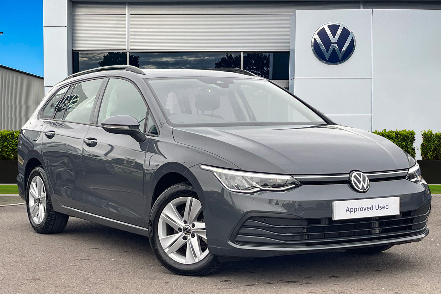 Main listing image - Volkswagen Golf Estate