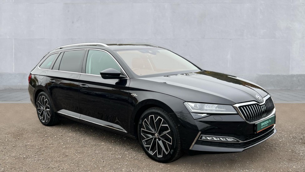 Main listing image - Skoda Superb Estate