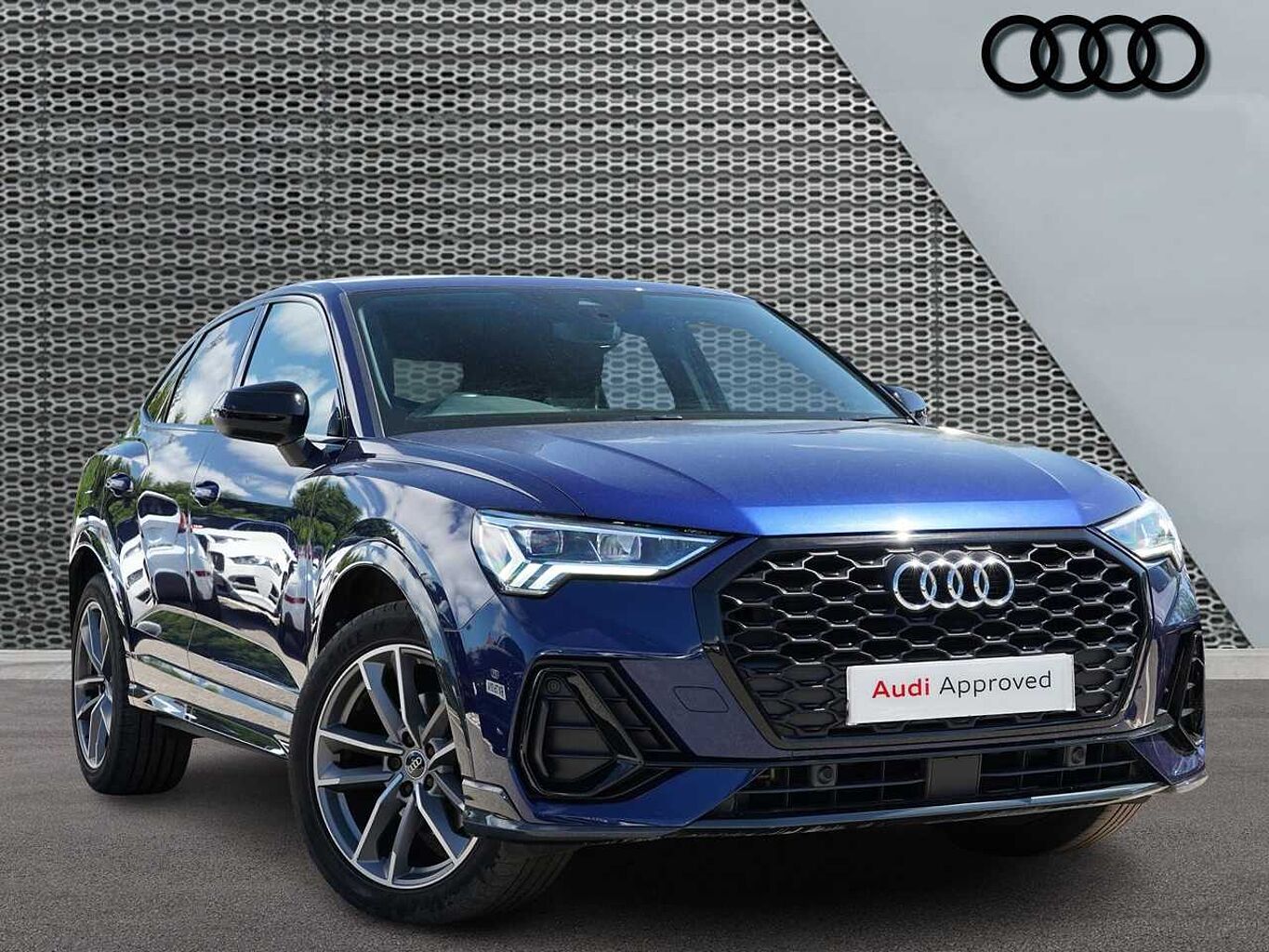 Main listing image - Audi Q3