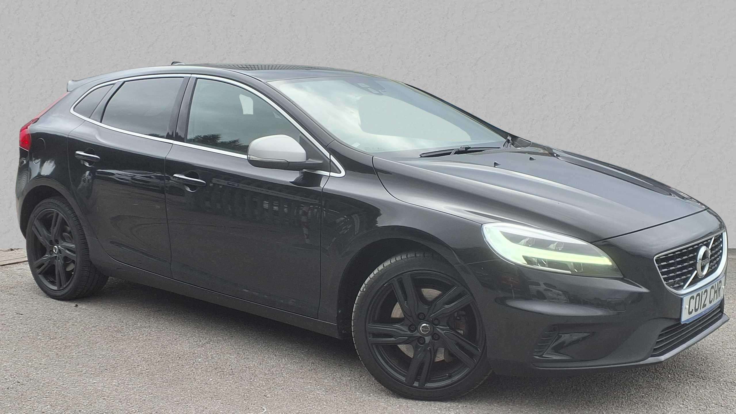 Main listing image - Volvo V40