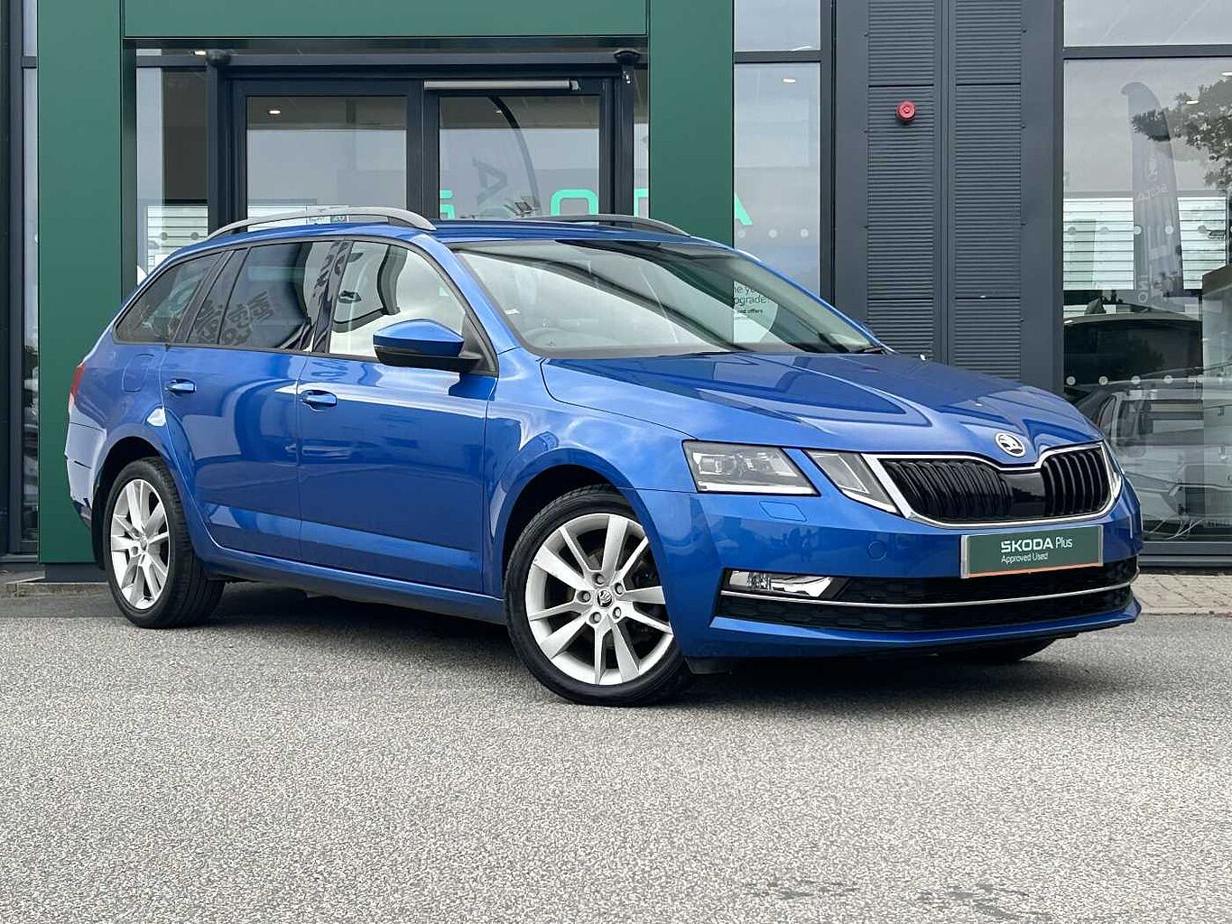 Main listing image - Skoda Octavia Estate