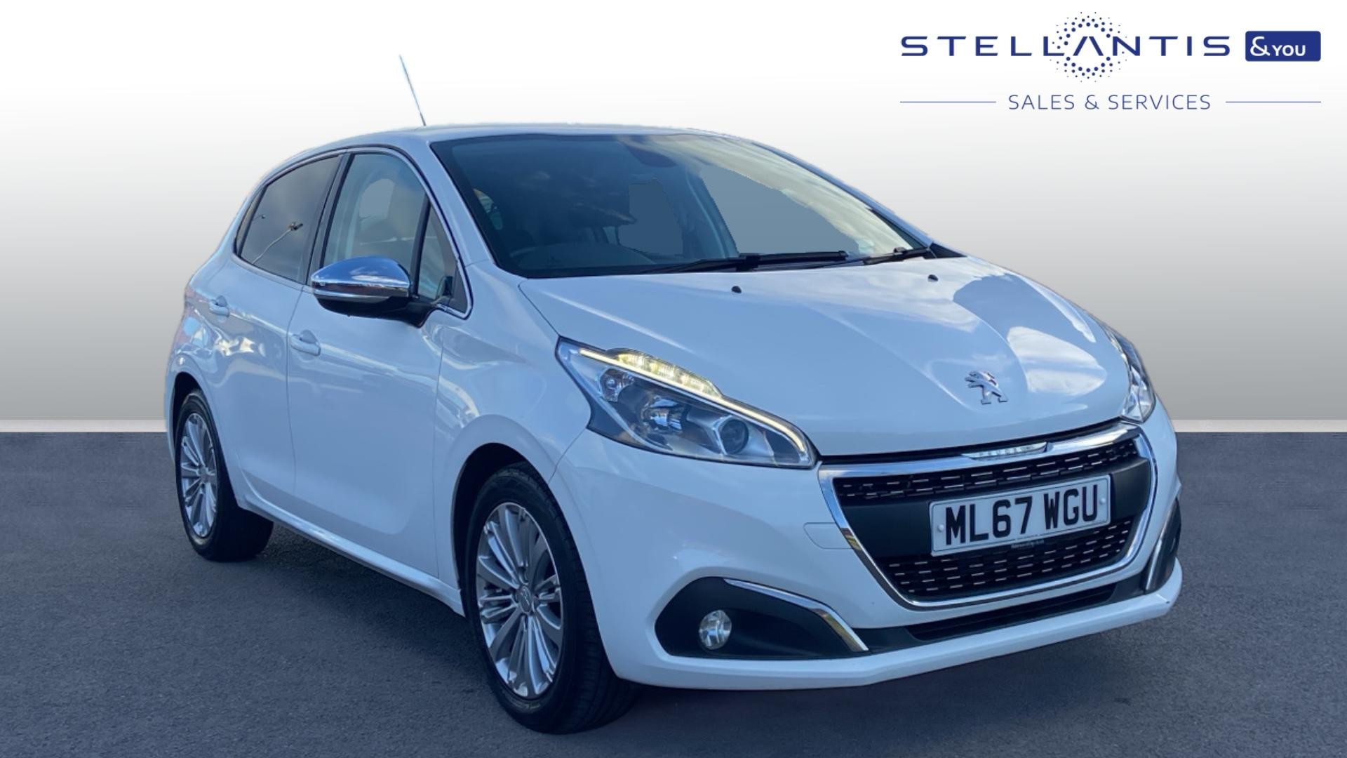 Main listing image - Peugeot 208