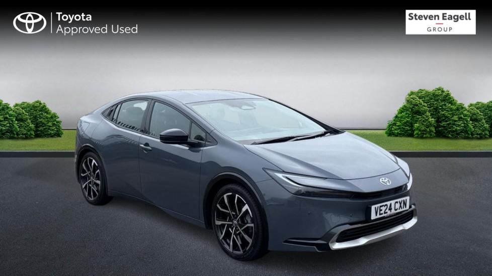 Main listing image - Toyota Prius Plug-In