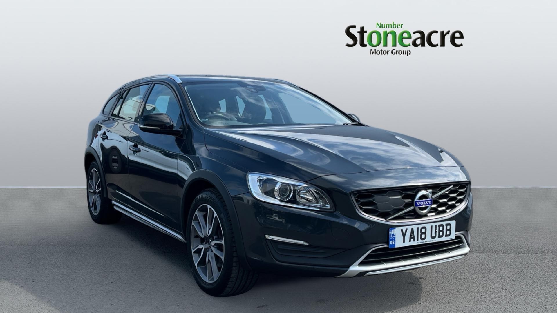 Main listing image - Volvo V60 Cross Country