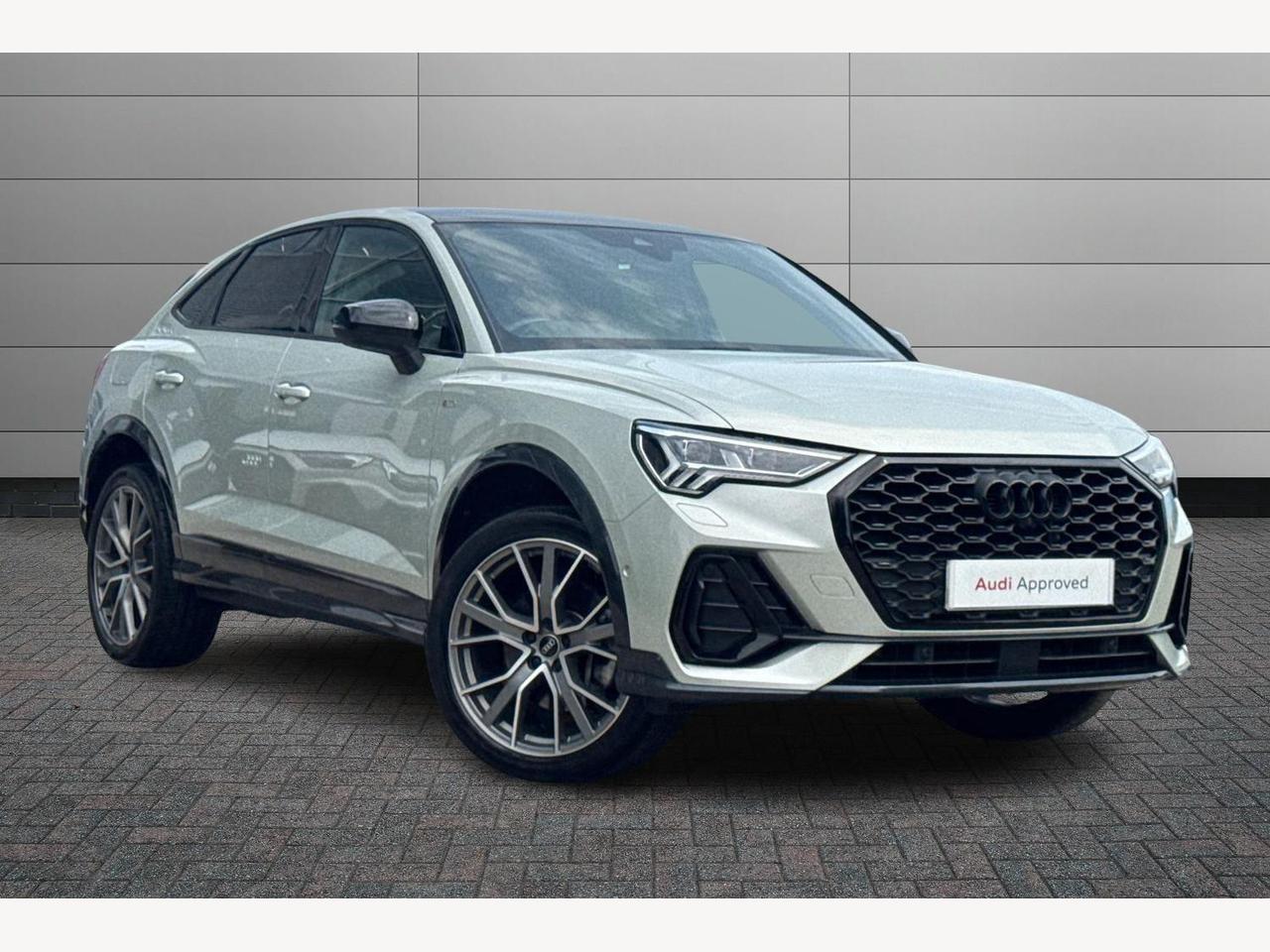 Main listing image - Audi Q3