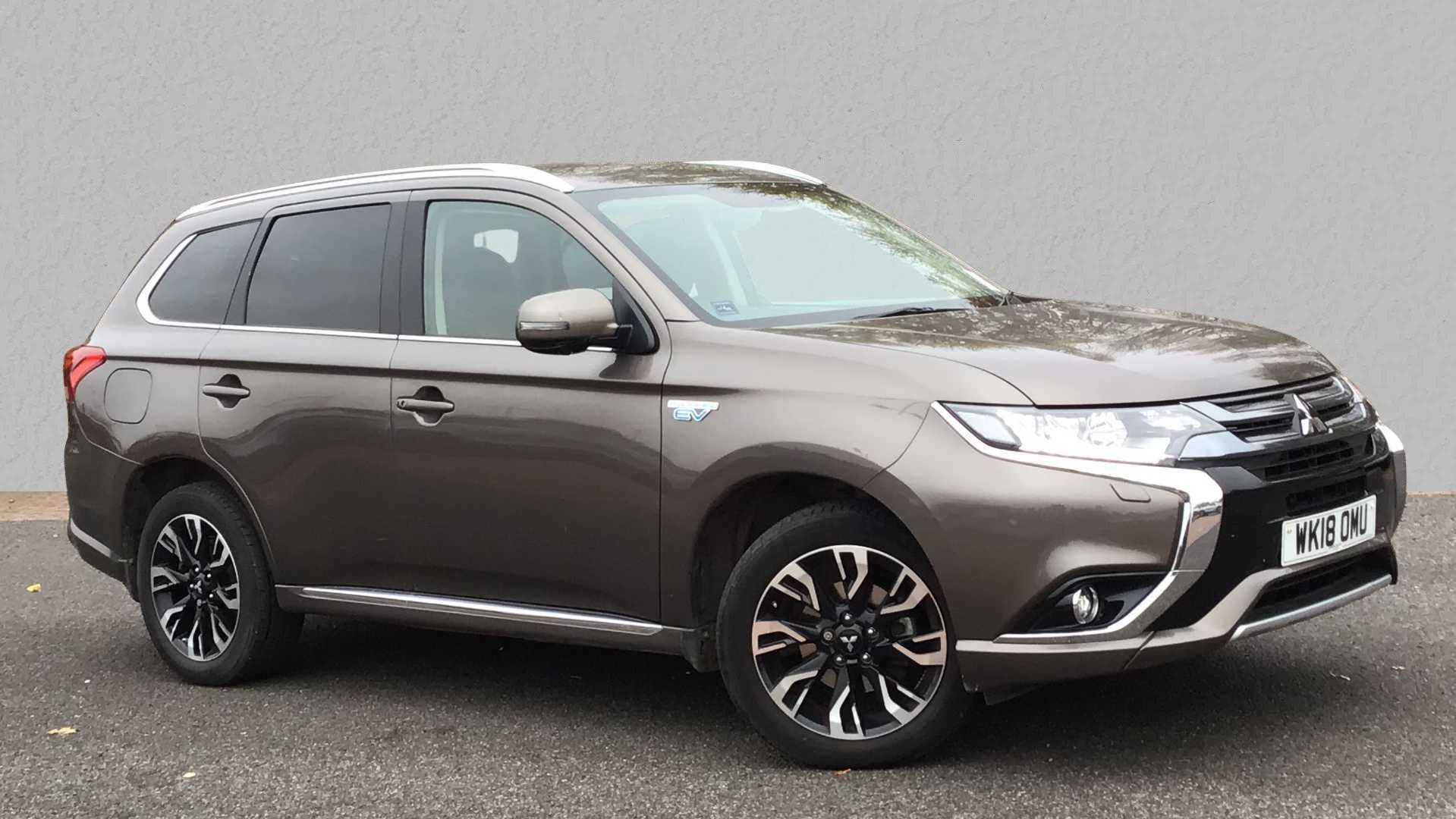 Main listing image - Mitsubishi Outlander