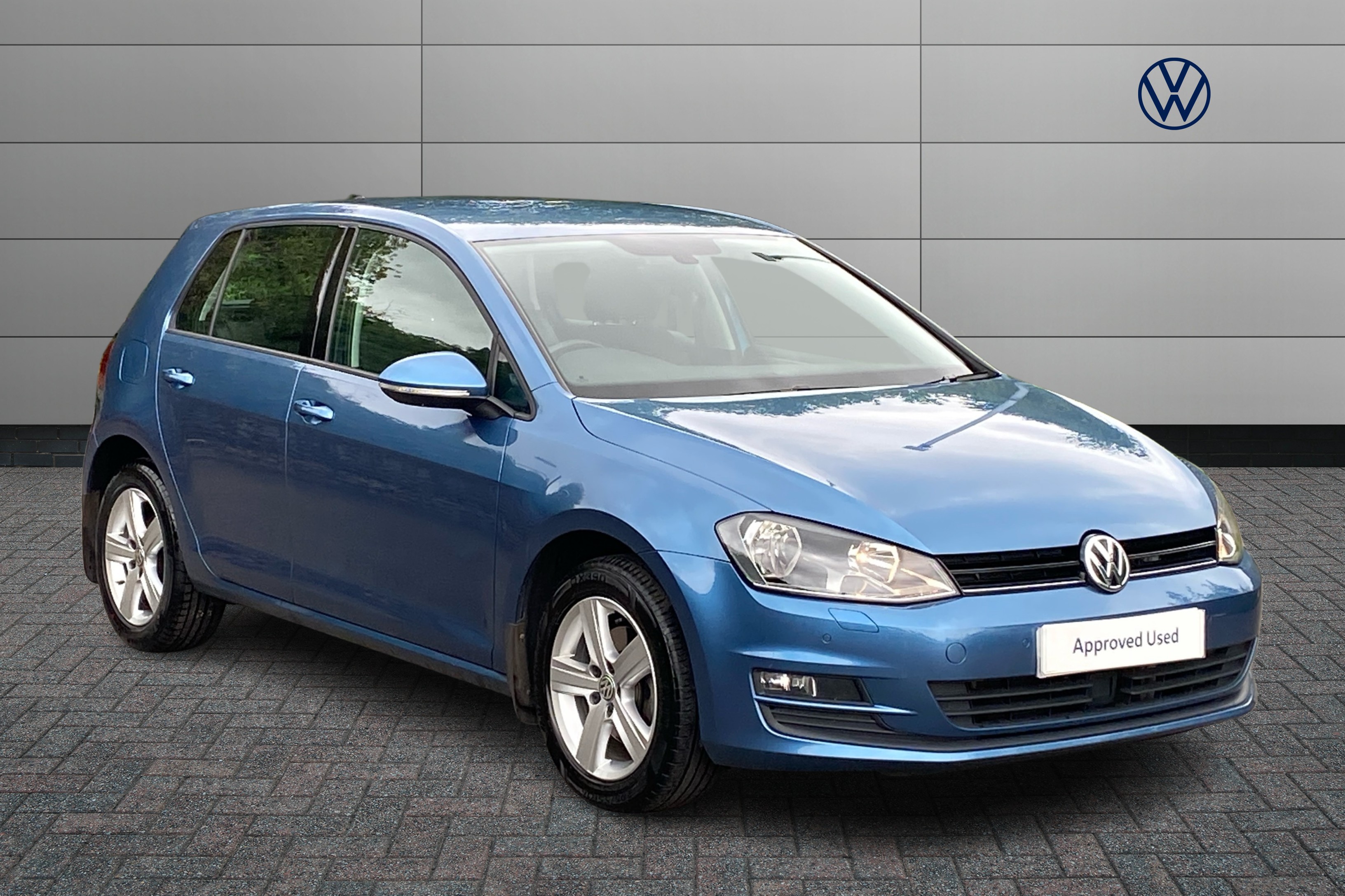 Main listing image - Volkswagen Golf