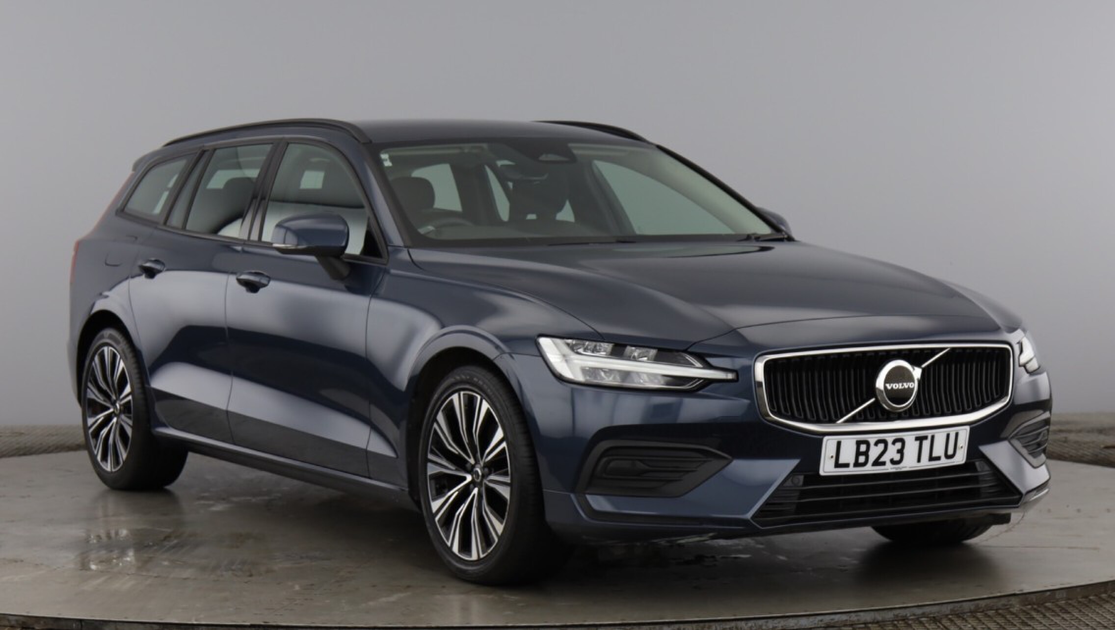 Main listing image - Volvo V60