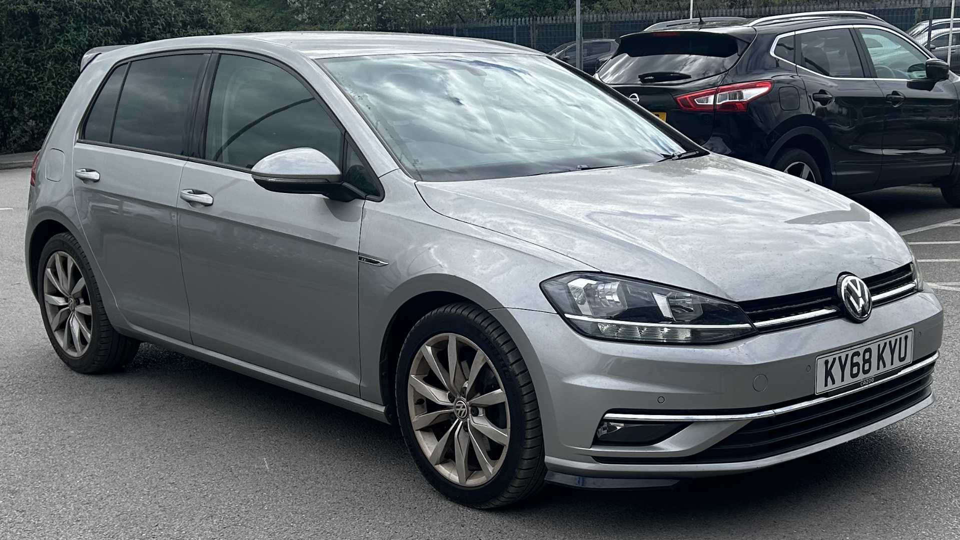 Main listing image - Volkswagen Golf
