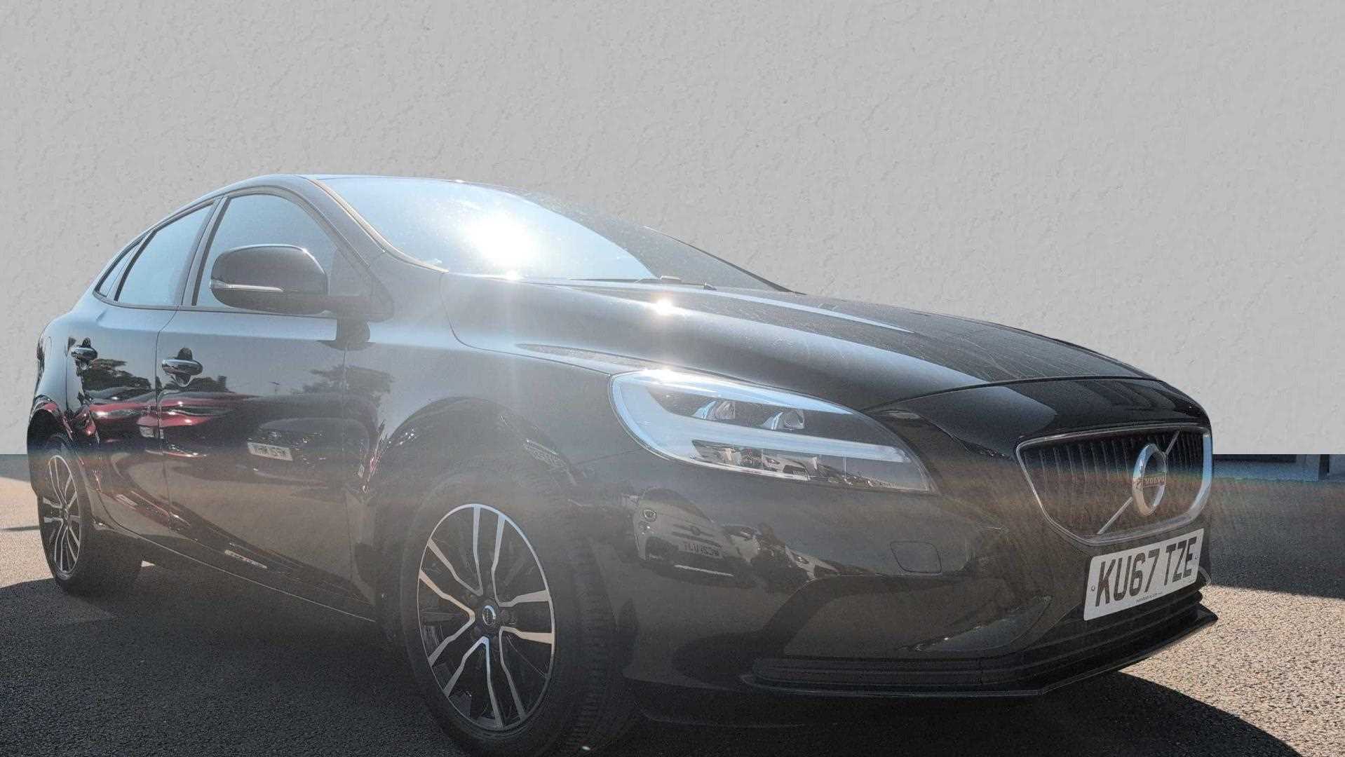 Main listing image - Volvo V40