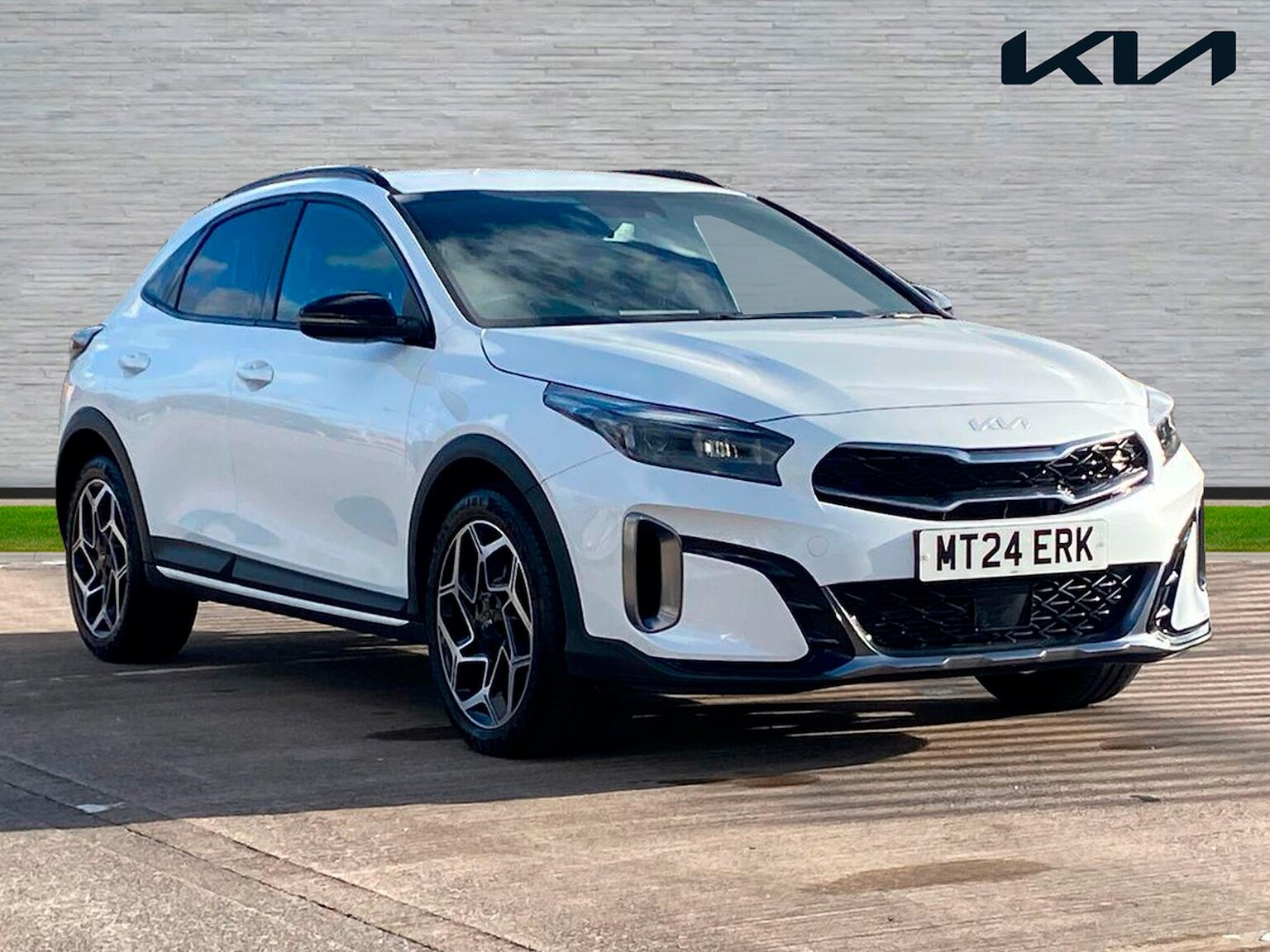 Main listing image - Kia XCeed