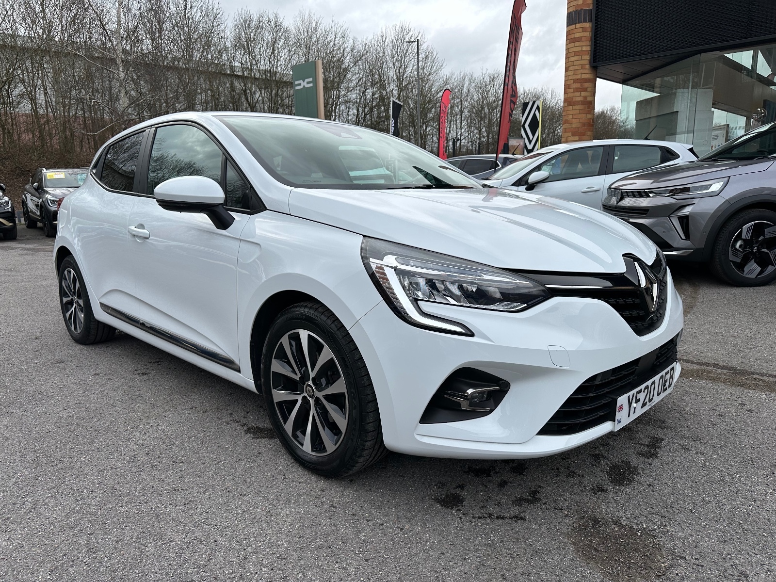 Main listing image - Renault Clio