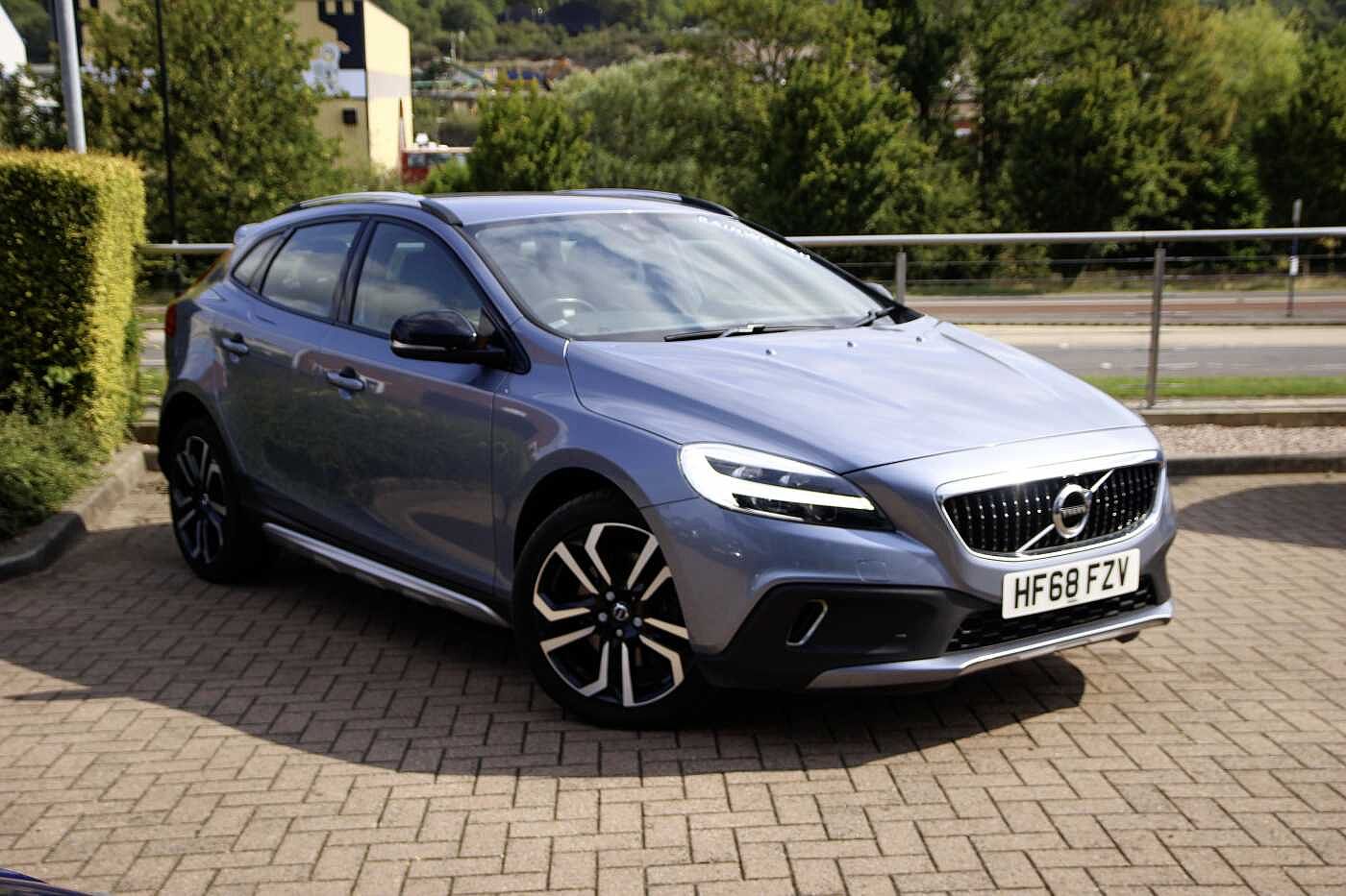 Main listing image - Volvo V40 Cross Country