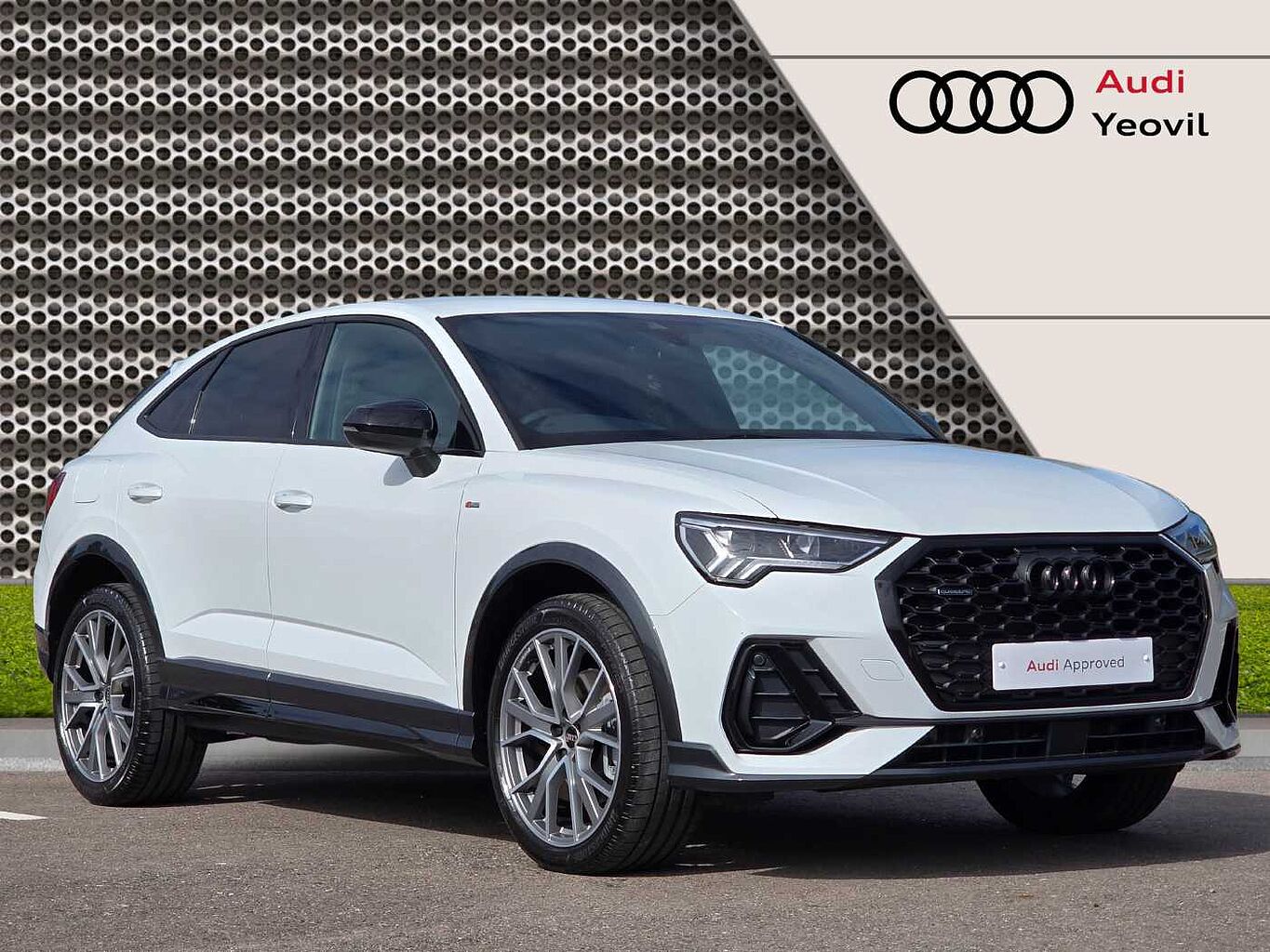 Main listing image - Audi Q3