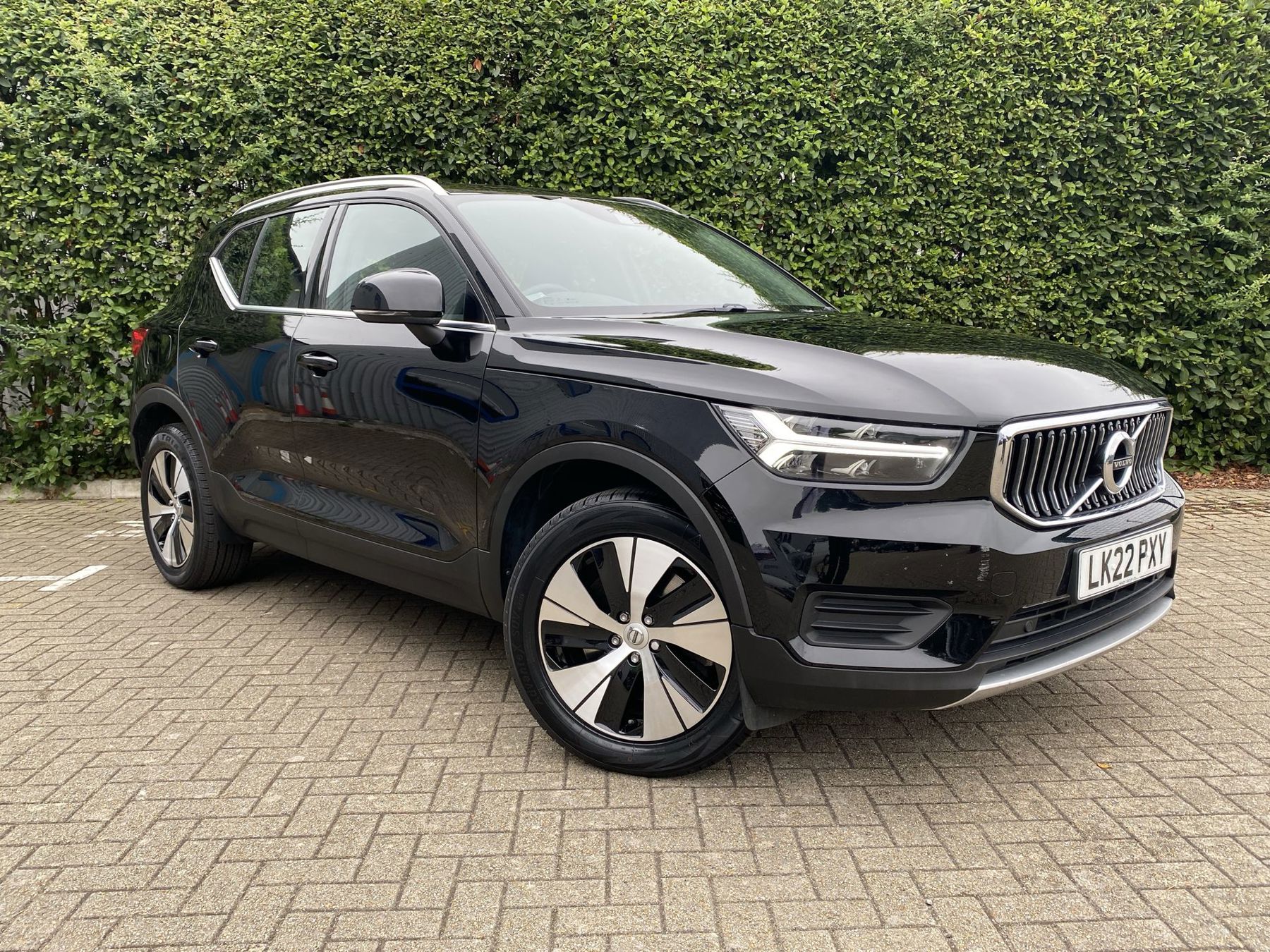Main listing image - Volvo XC40 Recharge