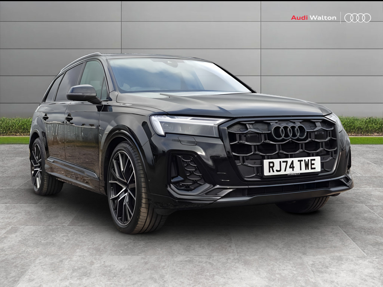 Main listing image - Audi Q7