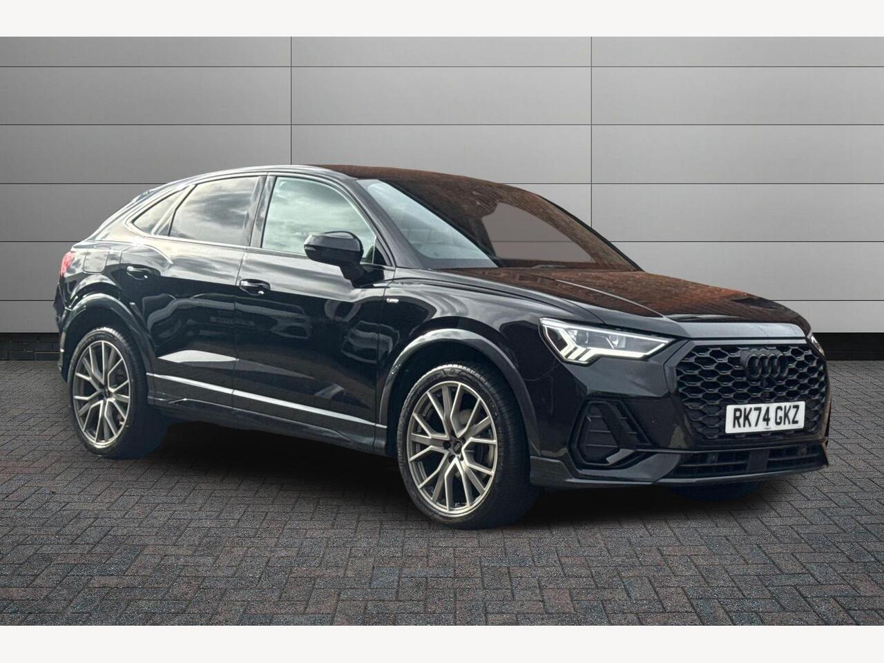 Main listing image - Audi Q3