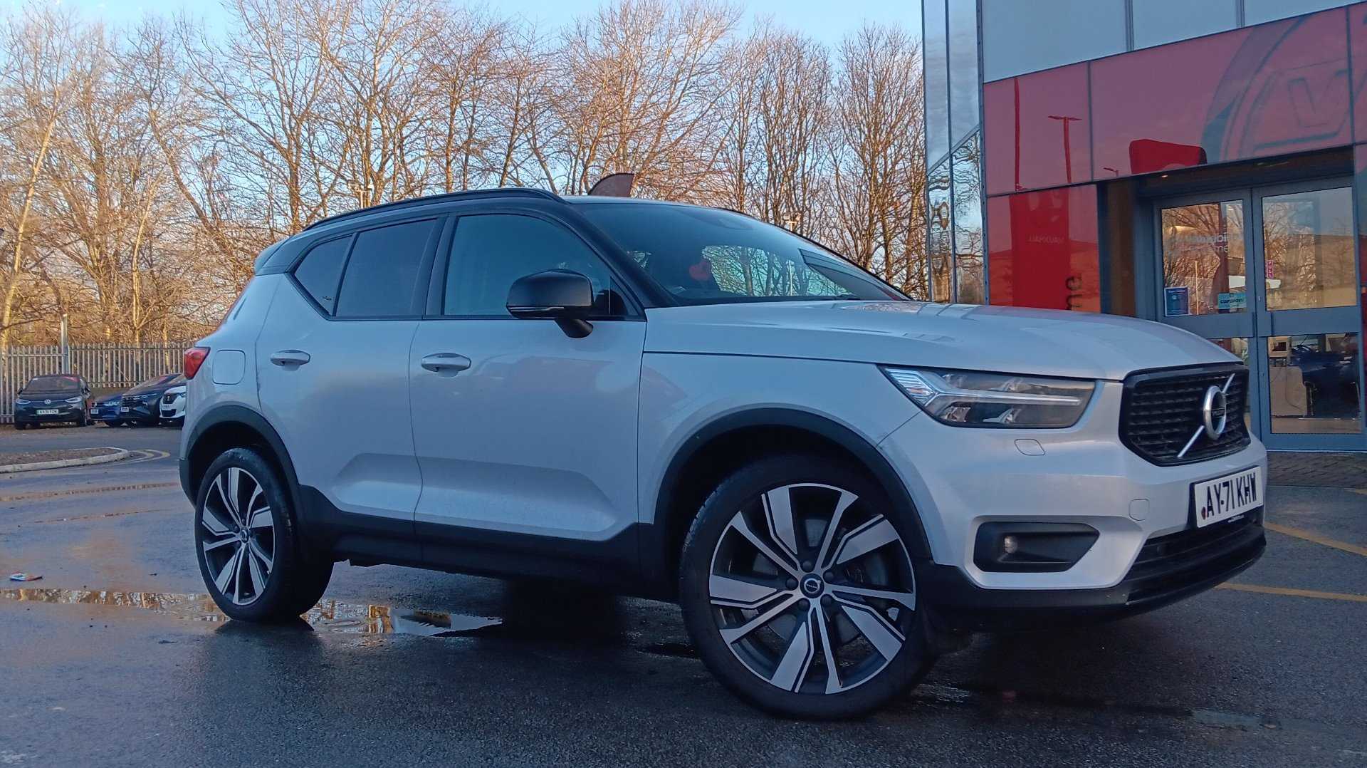 Main listing image - Volvo XC40 Recharge